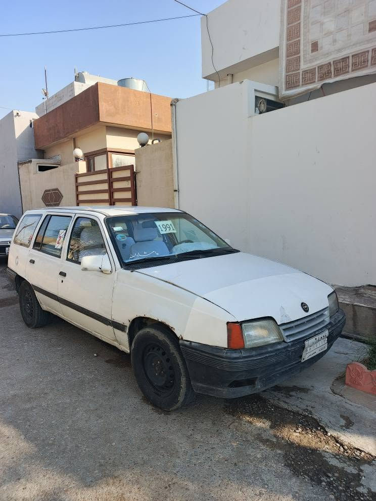 أوبل كاديت موديل ١٩٩١ رقم كركوك سنوية مشروع وطني لغاية شهر ٧ سنة ٢٠٢٧ شرط تحويل من صاحب الشرعي .... شراي اتصل ***********  ----  ***********
كير عادي محرك 16  .... كوبون بنزين ⛽ موجود كير ومحرك شرط لاصرف لابخار صدر شرط تايرات زين كهربائيات كلها شغال دواخل نظيف سعر ٢٥$ وبيها مجال شراي اتصل بالرقم مكان سياره كركوك والرقم اسيا بيها واتس اب وفايبر وتلكرام كركوك, العراق
