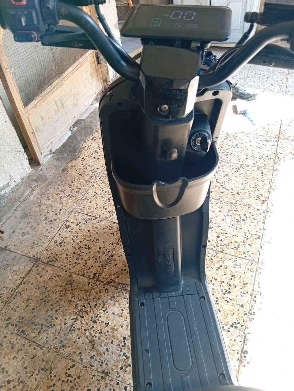 سلام عليكم  دراجه R9.... 2025دراجه كامله ومكمله بس ناقصه بطاريات كلشي شغال بيه وبيه بطاريات بس متفوخه يحتاجن تبديل بطاريه البيه 16A كلشي شغل بيه ومابدل بيه اي شيي الاسعار 225 الف وبيه مجال... دراجه حلوه تنطي مسافه كامله 30kكامله  تواصل واتساب فقط ***********
