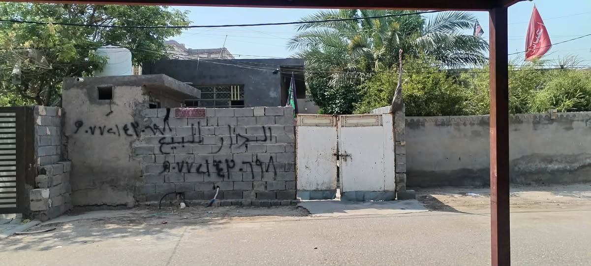@إشارة 
بيت مع قطعه ينباع كلمن وحد اوثنينهم  للبيع في بابل الحصوه منطقة الاشجيريه قرب السيطره مساحةالبيت 200متر  ومساحة القطعه 120 متر سند25 تحويل مباشر 
التفاصيل يحتوي ع غرفتين ٦ ،٥متر
وصاله ٧.٥م ومطبخ واستقبال ١١ ،٤ م
وصحيات خارجيه البيت يحتاج إكمال نقص سيراميك وسقوف ثانويه او لبخ بناء 2015 خدمات كامله شارع تبليط ماء وكهرباء وكلشي متوفر منطقه هادئه وحلوه
للاستفسار الاتصال على الرقم 
*********** الفلوجة, الأنبار
