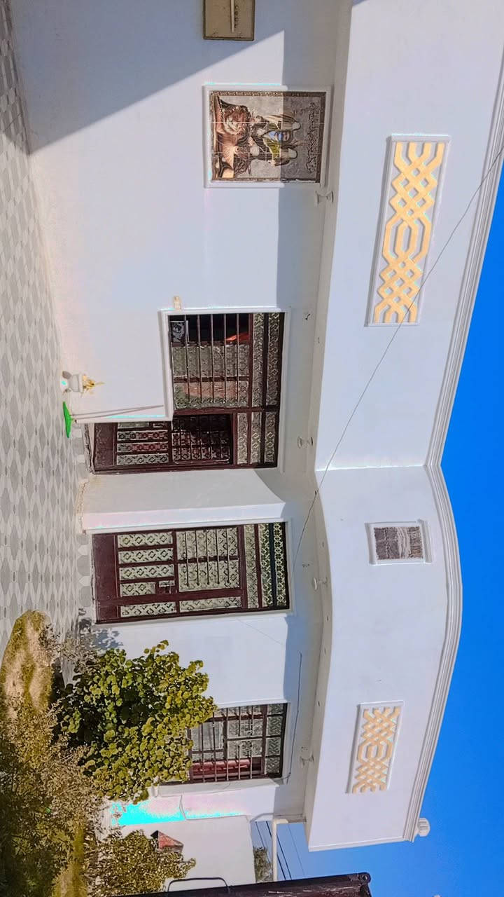 سلام عليكم بيت للبيع العريفية شارع ابو مروان المساحة 300متر سند 35 تواصل عل رقم***********

