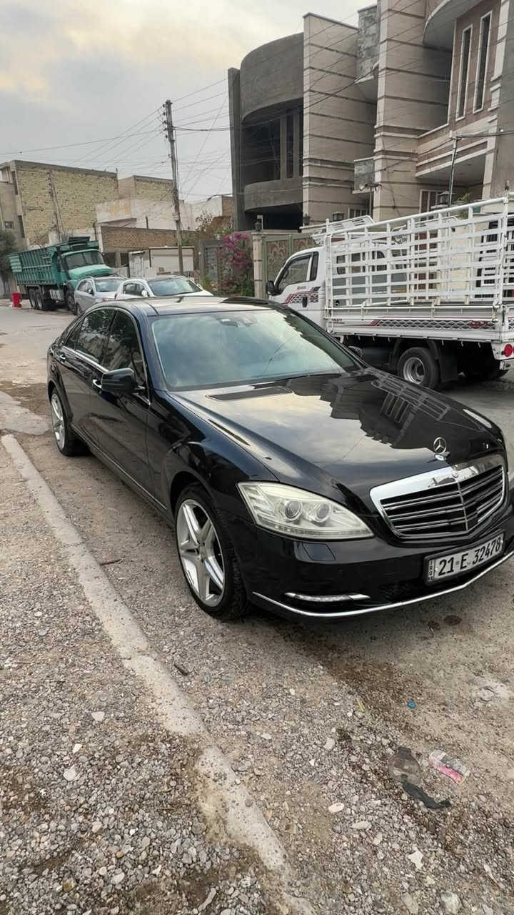 مرسيدس 35s موديل 2011 باب طويل للبيع محرك v6 كت AMG
فول مواصفات 

السقف / بانوراما

محرك ابو الخراطيم 

حساس امامي خلفي 

خمس بردات

ابواب وجنطة شفط

ناظور ليلي 

لايت داينمك

كشنات تدفئة تبريد 

خمس تجاوي 

كشنات الخلفية منفصله وكهرباء 

العداد 129كم 
الرقم سليمانية بأسمي تريد تحويل تريد وكالة 

السعر 19000$ ارخص مرسيدس بهذا الموديل والمواصفات لان مستعجل عالبيع وبالعافية عالياخذها

***********
