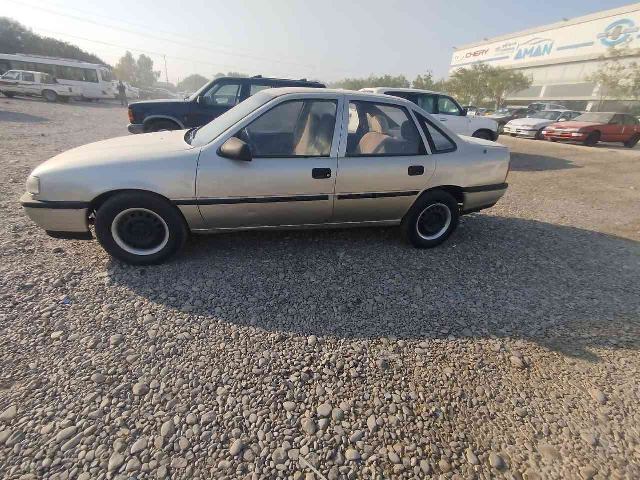 1991مکینە20گێر عادی
مە کینە و گێر بە شە رت 
بێ تە قە و رە قە  دە عم و لێدراوی نیە
گشت گیانی بە شە رت
سعری21مجالێ کە م
***********
