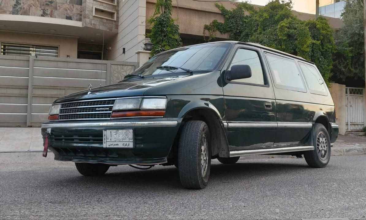 سلام عليكم
 
• دوج گلايز موديل 1993
(شاصي قصير المرغوب )

• لون زيتوني 

• محرك بلاد 3.3L  
 شرط بدون تبخير او مشاكل
( عليها نوزلات اقتصاديه بالصرف )

• الگیر موديل 2000
( ضايف الها راديتر منفصل لتبريد الزيت )

• تبريد شغال 
( شرط لا نقص غاز ولا مشاكل بالكومپریسر )

• السياره كفاله من دعاميه لدعاميه بدون حادث او معجون
( كلير حزام للجماليه )

• كل كهربائيات السيارة شغالة 

• بطاريه و زوج تايرات جدد

• شادلها لايتات اماميه LED شمسي ارقى نوعيه
و كذالك اشاير خلفيه اضافيه شي جدا مرتب عليها

• سنتر لوك

• داخليه السياره جدا نظيفه
-الكراسي مدوشمه جلد
-السقف مغلف نايلون  
-الارضيه دوشمه جلد فوگ البلاد و اضافة عليها سجادة تفصال لكامل السياره 
-مراوح داخليه عدد 2 
-مسجل شاشة يدعم البلوثوت و الاوكس و كهربائيات كامله للدمام اذا حبيت تضيف للسياره 
-الدشبول بدون فطر و كل الگيجات شغاله 

•السيارة رقم كركوك " أ " شبه مميز 

•بطاقة بنزين خاصة للسيارة

•السنوية باسم صاحب السيارة مع شرط التحويل 

• السيارة استخدام شخصي و عليها ادامه كامله من
 حداديه  ، دهن ، فلاتر ، فلنجات و دسكات. 

سعر السياره 55 ورقة 

•مكان السيارة كركوك

• للاستفسار

 ***********
