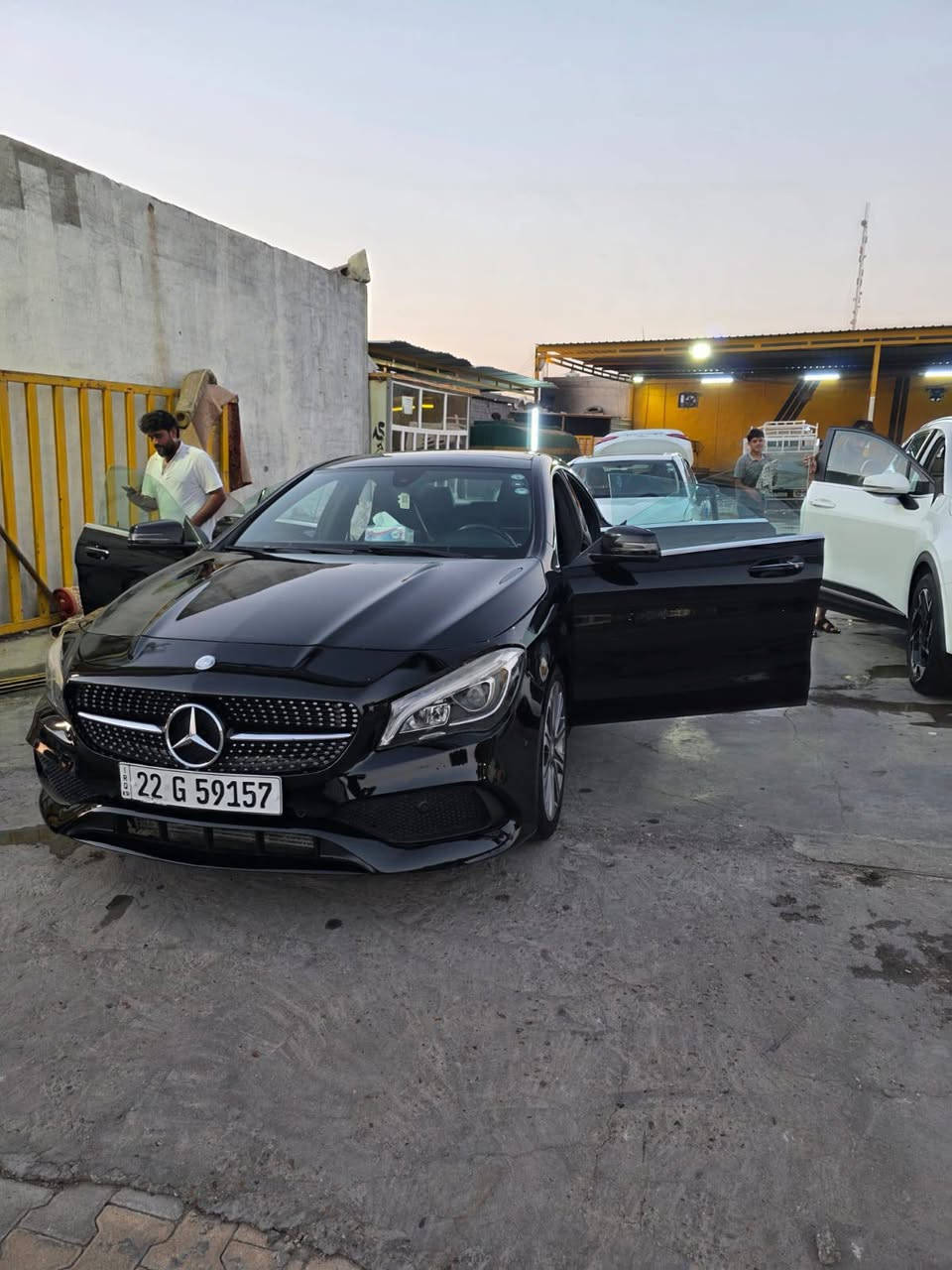 سلام عليكم ورحمة الله وبركاتة مارسيدس 2018 CLA250 للبيع سيارة وارد امريكي ضرر فقط بارد بجاملغ فقط ماشية 143ميل اسود لون مواصفات بانوراما و شاشة و كاميرا خلفية و مارسيدس بعد كله مواصفات مكينة 4 سلندر 2000 تيربو سعرها ب175 و بيها مجال و مكانها رمادي شارع 40 قرب جامع الواثق ***********
