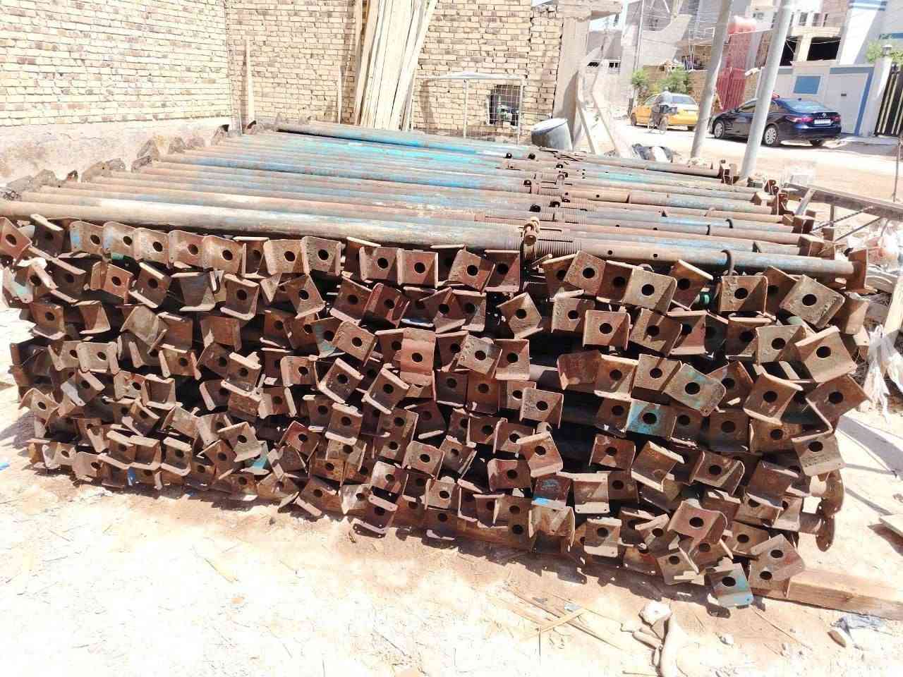 للبيع جكات حاضن تركي القديم 
الوزن الثقيل العدد 400 طول 4 متر
عنوان حله اتصال ***********
