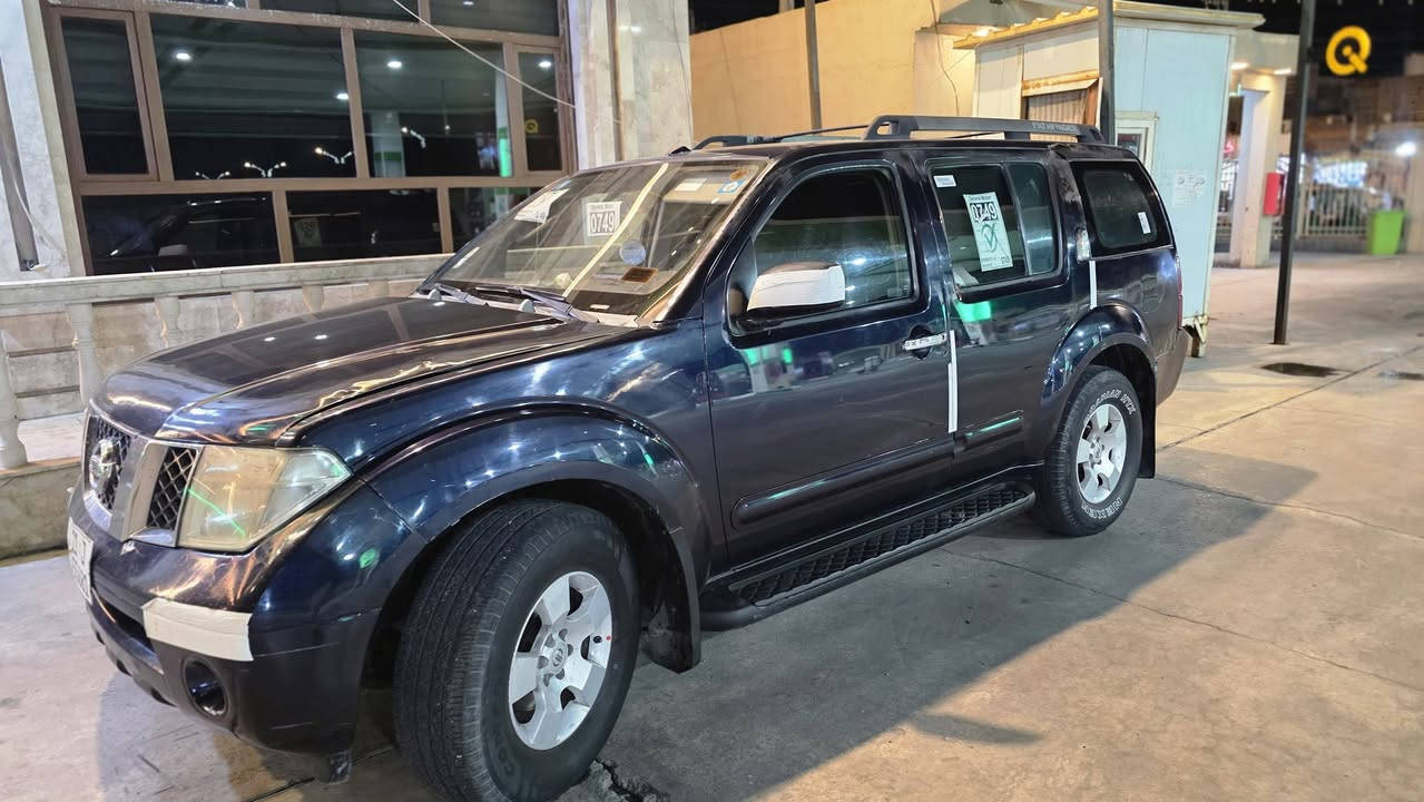 للمراوس فقط..  
​يا جماعة الخير، للبيع نيسان باثفندر 2007 فول واحد على واحد لون أسود ميتاليك ملكي، مو سيارة.. هاي تحفة فنية تمشي على أربع تايرات!
​السيارة مال بيت ومحشومة، مو مال تفحيط وسحل!   
​المحرك والكير: 6 سلندر ٤٠٠٠ بلاد وشرط، يفرن روحهن فر، والكير أوتوماتيك بلادي سلس 
​التبريد: ثلاث قطع ثلج.. 
​الباتري جديد والسياره  مسويلها إدامة كاملة
​:7 راكب ، تشيل العائلة والولد  وحتى الجيران إذا تريد
للأستفسار ***********
