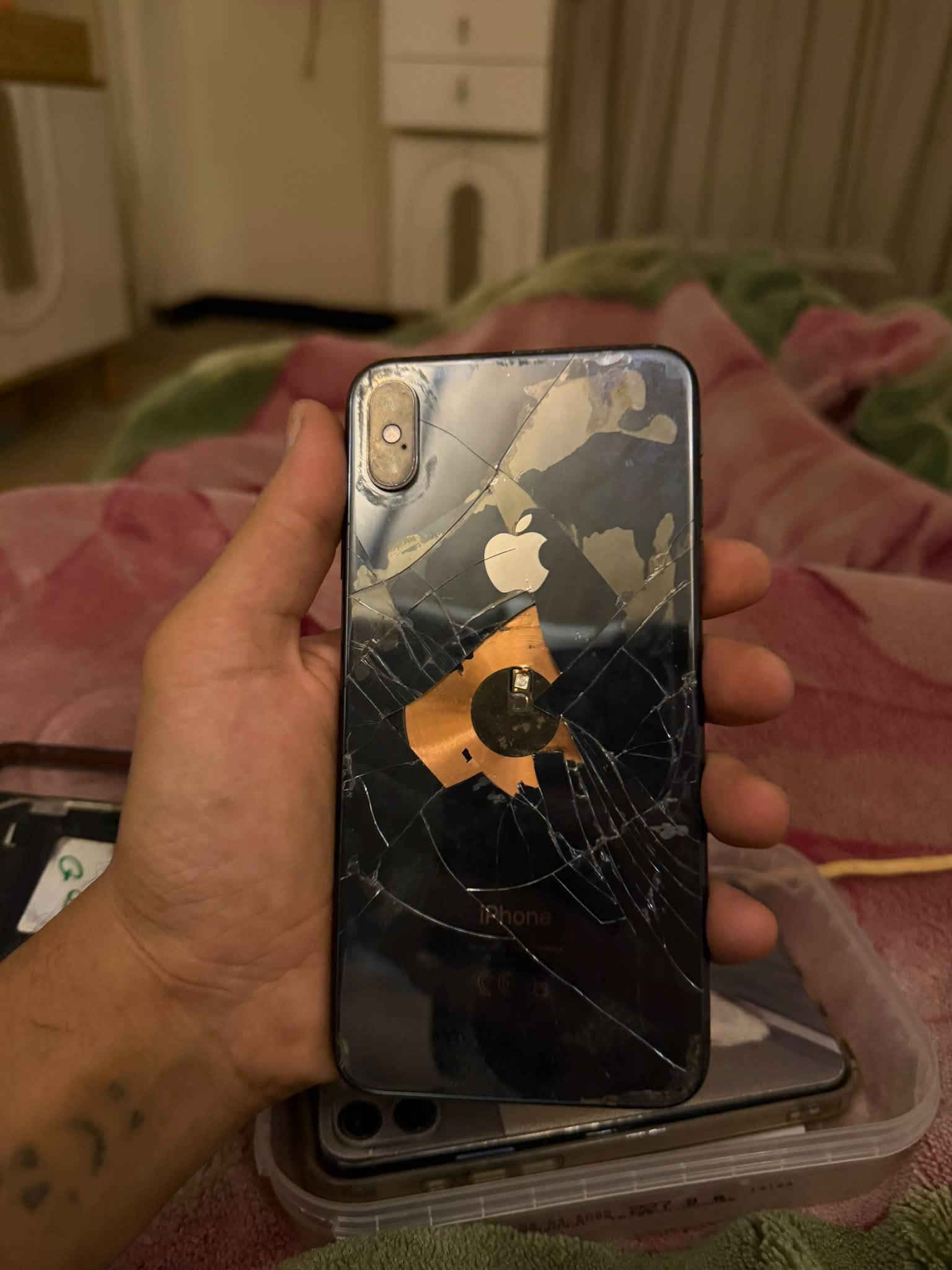 سلام عليكم ايفون ١١ برو ماكس ذاكره 256 جهاز وكع مني وصار بي هيج البورد كله شغار يحتاجله شاصي وشاشه فيس ايدي شغل بطاريه جديده شكو قطعه داخل اللفون تشتغل قيمو سعره بل يرضي الله واني ابيع
اما القطعه ثانيه ايفون هاي حالها تشتغل كلشي مابيها فقط شاشه ويرجع يشتغل كلشي مابي ذاكرته ٢٥٦ فيس ايدي جان واكف  
ابيعهن ثنينهن وانت قيموههن ماعرف اسعارهن الله يشهد عليه مكاني بغداد شارع فلسطين ما متواجد ؏ فيس هذا رقمي *********** واتساب موجود
