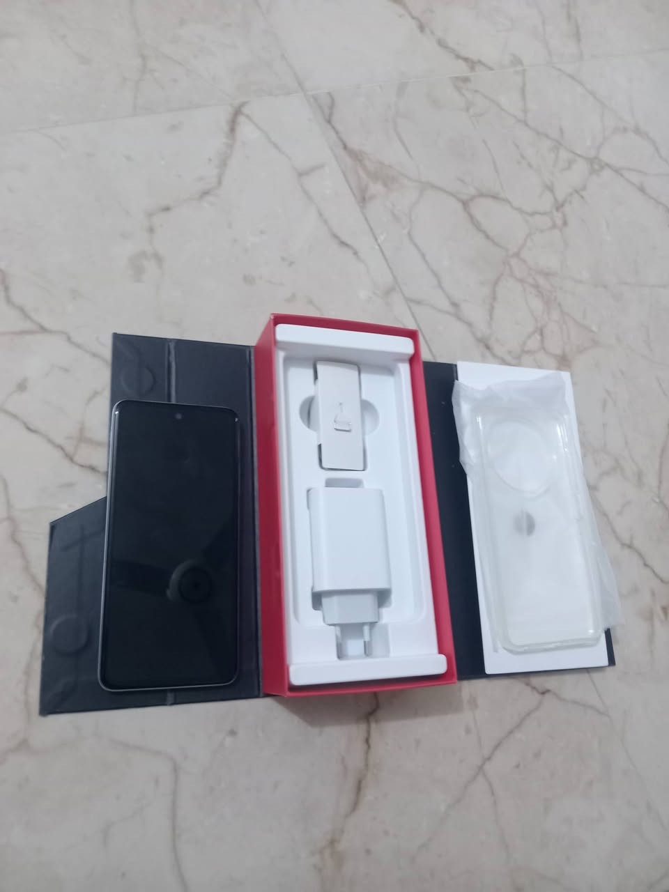 متاح هاتف بلباكيت مستعمل كم يوم سعر 250قفل نضافته فول كلشي ملحقاته وياه شركه ذاكرته 256+12 مكاني الرمادي 7كيلو ماعندي توصيل ***********
