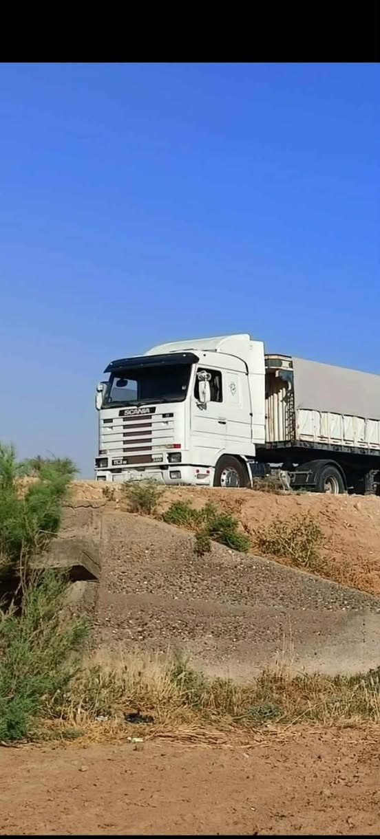 السلام وعليكم سكانيا 113للبيع راس تريله كير 900محرك شاصي شرط طخم تايرات سقف عالي سيارة وضع شركه  *********** الخاص مفتوح
