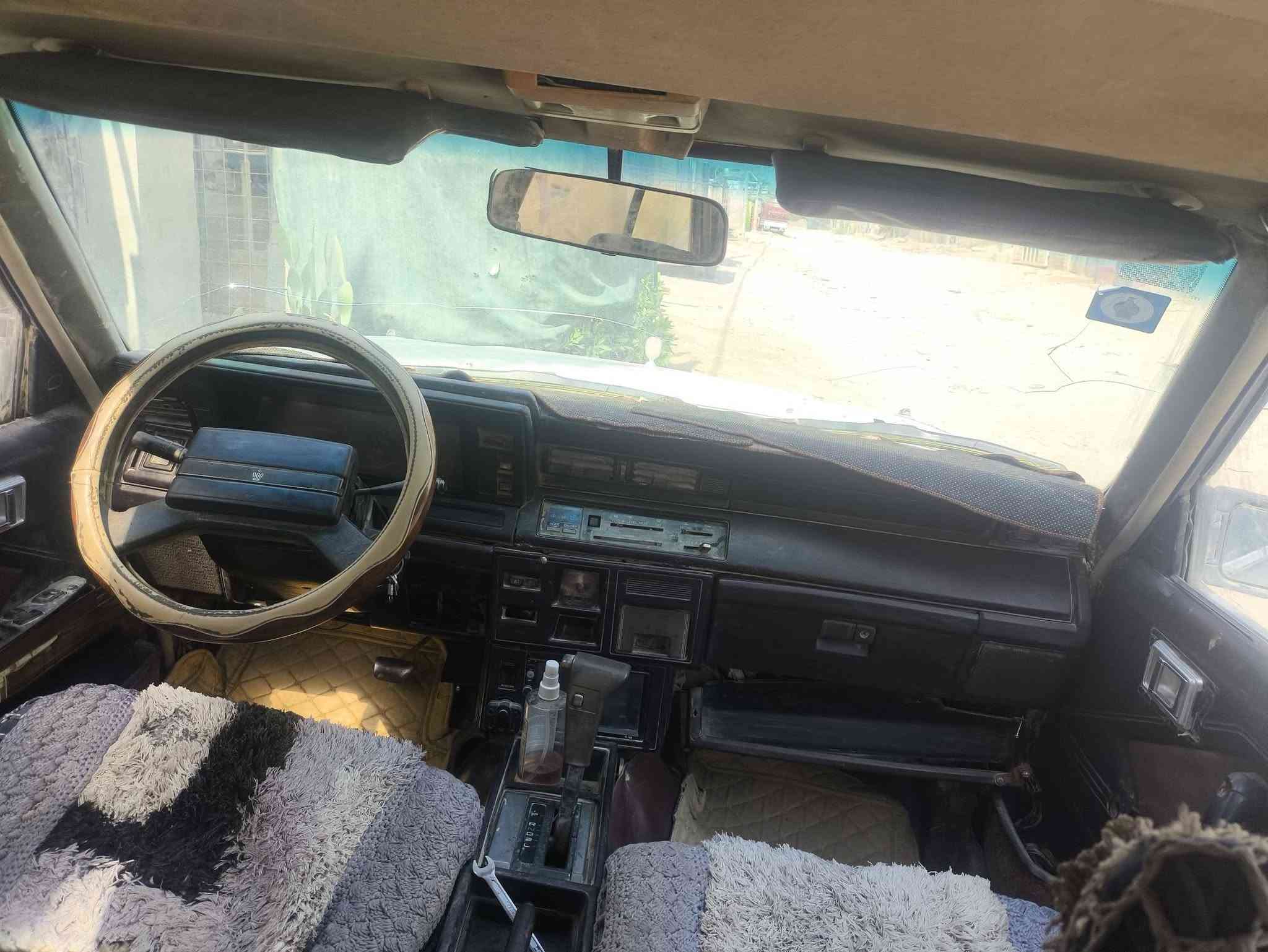 السلام عليكم سوبر للبيع موديل 85 رقم بغداد سنويه 28تحويل ثاني يوم وكاله ام البالكوت بسمي محرك فيفتي جديده فيشه وحده السياره شلعه تشك الكاع يرايدله تلكيط اخياس السعر 25 وبيه مجال رقم الهاتف ***********
