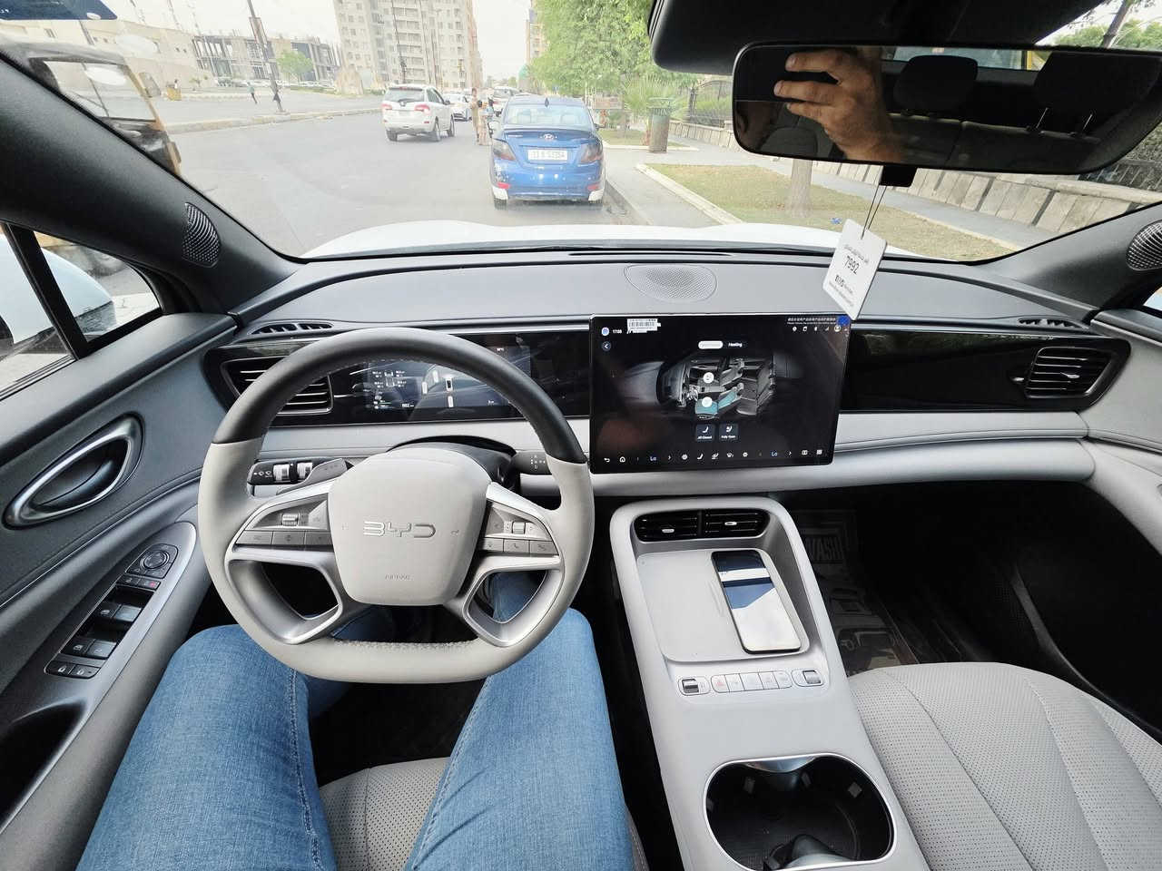 بي واي دي سيليون 06  2025  رقم بغداد اخت الزيرو 
ماشية  3.000km اخت الزيرو 
ترقيم جديد
هزة جديدة
سنوية جديدة
الجام بلادي  مضلل الخلفي ️وعابر هزة✅️
المواصفات:
كرسين كهرباء✅️
كراسي تدفئة تبريد✅️
لايتات داينمك + وية الاشارة وفرة الستيرن
شحن مدى  160km ✅️
وقود مدى    1.500km ✅️
تبريد قطعتين
حساسات عدد 12 — 13 كامرة  — اوتو بارك — قيادة ذاتية —
صندوق كهرباء  — داخل كريمي  —  5  راكب 

للتواصل ويفضل واتساب  : ***********
العنوان:  بغداد حي العامل
السعر :   39.500 وبيه مجال ✅️
