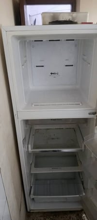 ثلاجة • للبيع