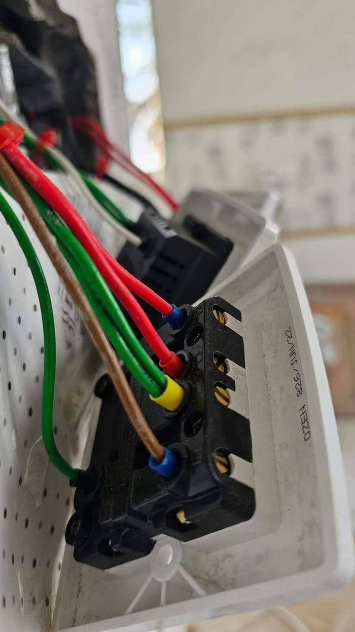 ⚡ شغلك علينا… وراحتك تهمنا ⚡
🔌 تأسيس كهرباء باحتراف
🛠️ صيانة وإصلاح الأعطال
🚿 تأسيس ماء وصحيات
🏠 شغل مرتب • دقة • جودة

📞 للحجز والاستفسار راسلونا الآن

@highlight
