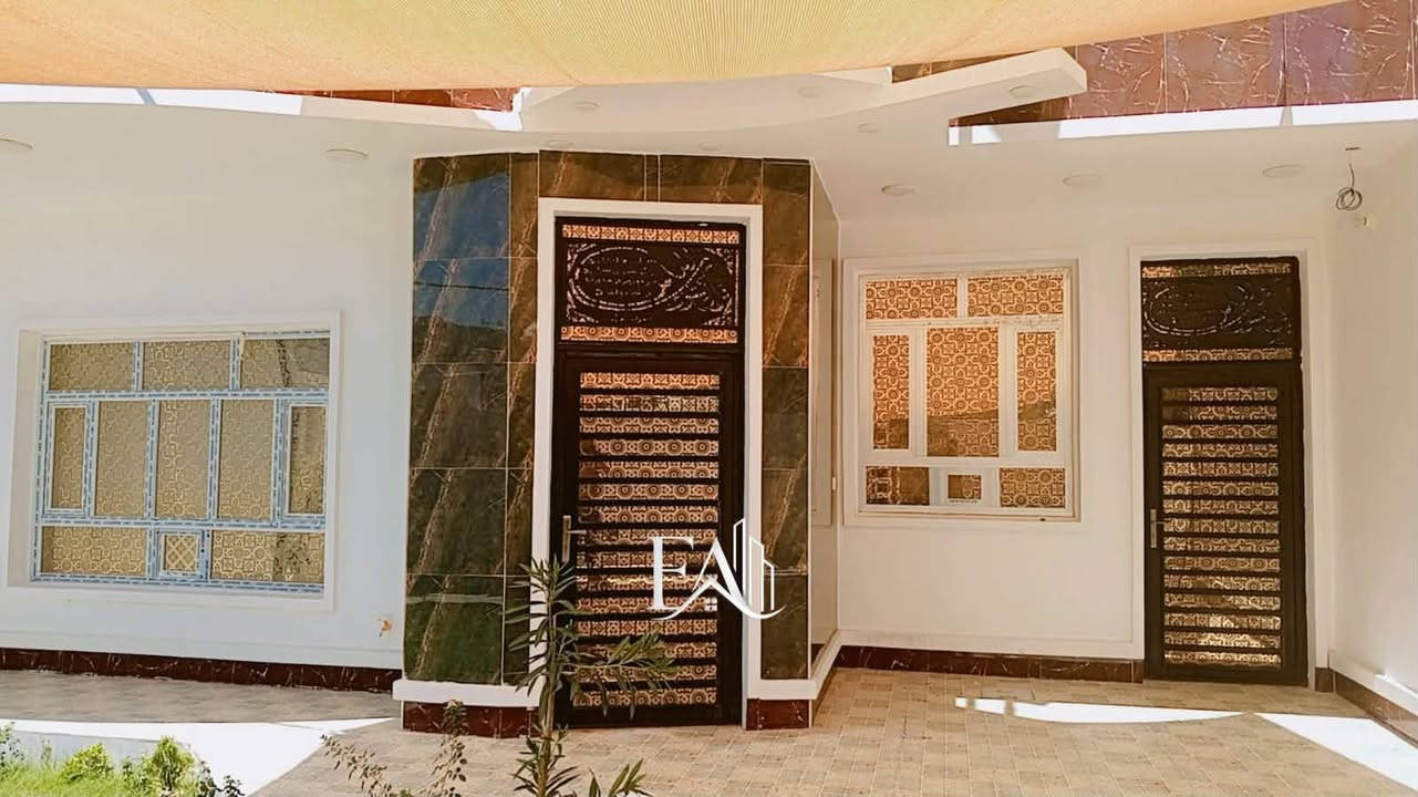 للبيع او مراوس تم تخفيض  30 مليون من سعرها – بيت في النساف | الفلوجة

📍 الموقع: النساف، قرب مستشفى الفلوجة للولادة، شارع 8، بصفة الشط.

📐 مساحة الأرض: 290 م²
📏 الواجهة: 10 م
📏 النزال: 29 م

مواصفات البيت:
▪️ طابقان
▪️ 3 غرف نوم
▪️ صالة
▪️ غرفة استقبال
▪️ مطبخ
▪️ حمام
▪️ حديقة
▪️ كراج

💰 السعر مع الأثاث: 135مليون دينار.
💰 السعر بدون الأثاث130مليون دينار.
✅ يوجد مجال للتفاوض.

للاستفسار تواصلوا معنا عبر ارقام 
***********
***********
