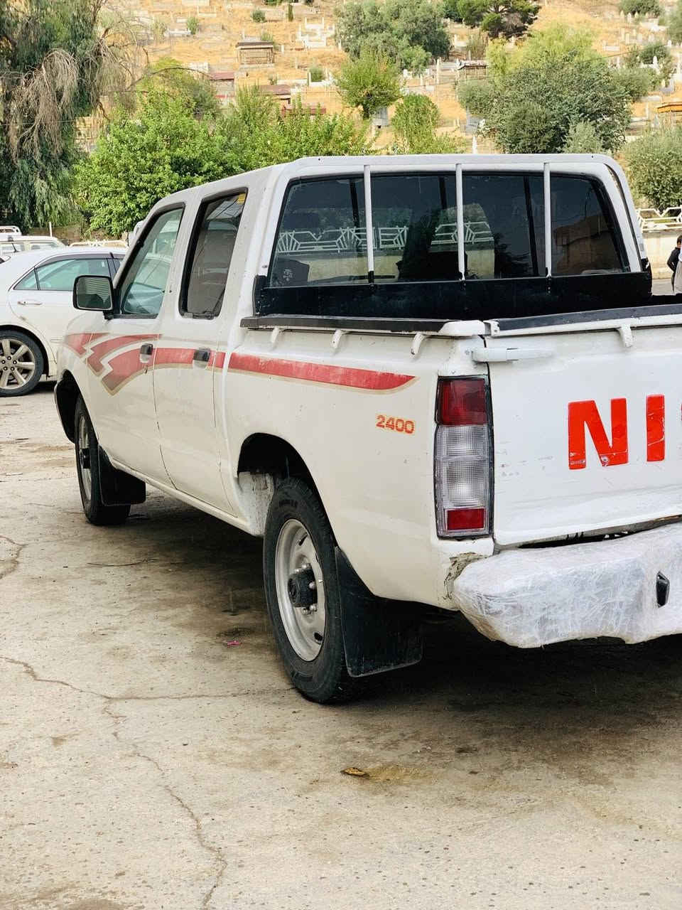 ساق   (مزایدە)
2003ی تەبریدو پاوەر 

پێش و دوای لێدرانی نیە 
گێڕومەکینە بەشەرت ئەکسل و تەقەوڕەقەو رزیوی بەشەرت
 و شانسی نەتەقیوە بەشەرت 
کارەبای بەشەرت
چوارتایەی تازەی لەژێرایە هەیکەلی و جوان و ڕێک و پێک 
*********** 
***********

