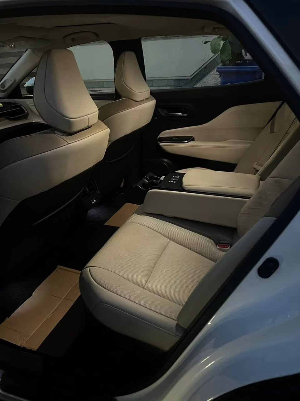من رخصة الأدمن
مكاني بغداد 
​تويوتا كراون (Toyota Crown) موديل خليجي  2023 للبيع

​المواصفات والإستيراد: وكالة عبد اللطيف جميل (خليجي)

​الفئة: بريميوم (فول مواصفات)

​الرقم: بغداد (باسمي شخصياً)

​المشي: 42,000 كم حقيقي

​الحالة والكفالة: السيارة مكفولة كفالة عامة من البارد، التبديل، والصبغ (شرط الفحص)

​المواصفات التفصيلية (بريميوم):

​محرك 2500 cc هايبرد

​فتحة سقف

​5 كاميرات محيطية

​رادار محيطي متكامل مع نظام حماية وأمان

​زراق لايت (رشاشات غسيل المصابيح الأمامية)

​زراق ماء على الكاميرا الخلفية

​نظام المراية الذكية (البرورايز)

​دخول ذكي (بصمة على الأربع أبواب)

​نظام صوتي فاخر من JBL

​مقاعد جلد فاخرة مع خاصية التبريد

​شاشة عرض وسائط بحجم 12.3 إنش وشاشة عدادات رقمية 12.3 إنش

​دعم Apple CarPlay و Android Auto لاسلكياً وشاحن لاسلكي

​تحكم كهربائي كامل بالمراتب

​نظام تكييف أوتوماتيكي ثنائي المناطق مع فتحات خلفية

​إضاءة أمامية وخلفية Full LED

​تشغيل المحرك عن بُعد

​للاستفسار والتواصل: 
***********  علي
