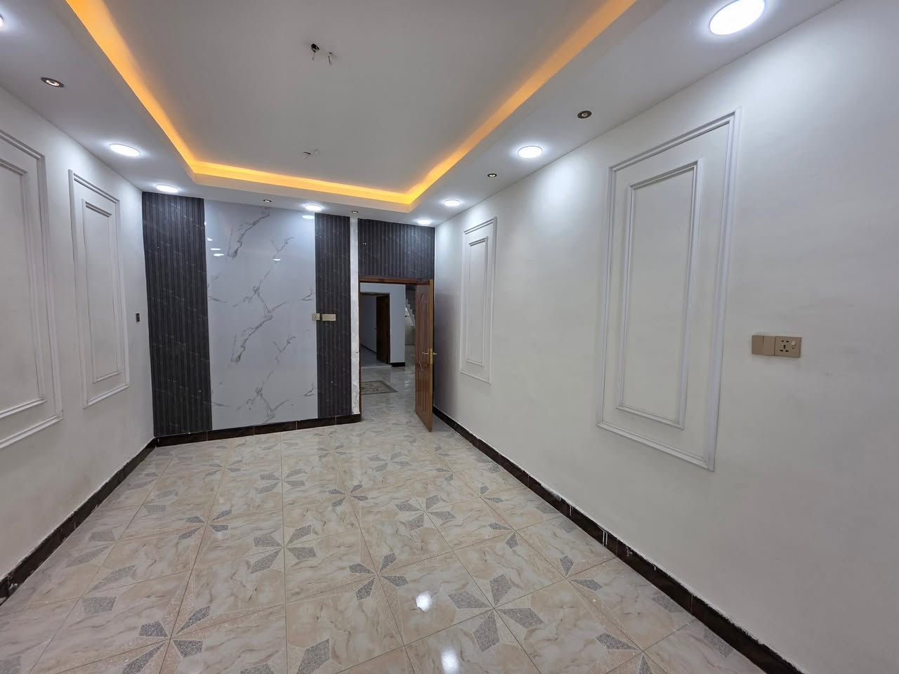 بيت للبيع مساحه ١٥٠ مربع طابو زراعي سند ٢٥ كوت حي الحكيم قرب أفران المرتضى يبعد عن الشارع ٧٥م التفاصيل البناء طابوك السطح اشتايكر مجاري رئيسية يحتوي على غرفه وصاله ومطبخ واستقبال السعر ٥٥ وبي مجال للاستفسار مراجعه دلاليه احمد السعيدي للاتصال *********** ***********
