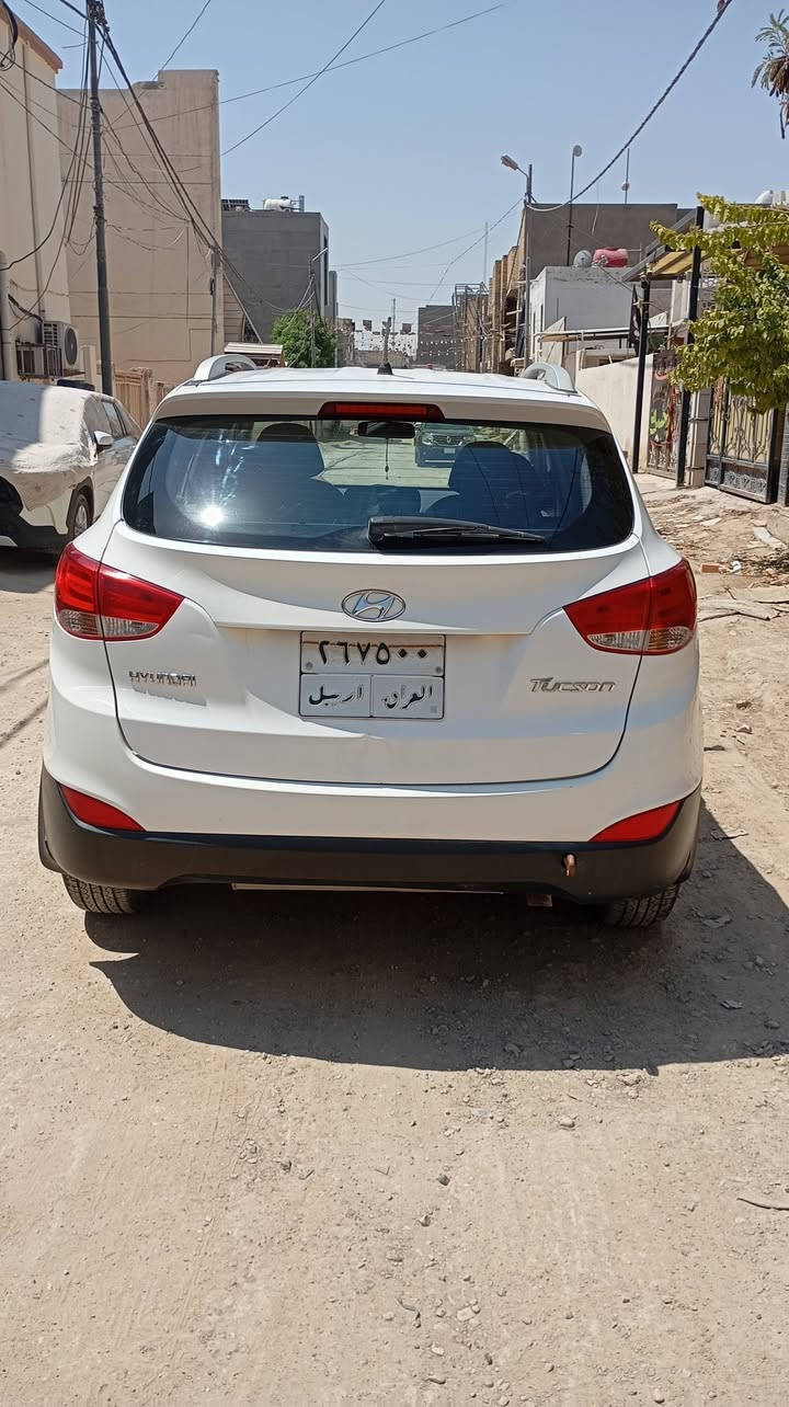 توسان خليجي  2012 اربيل رقم قديم سنوية نافذة .
صبغ باب خلف السائق (نتيجة الفتح الخاطا) وربع من الجاملخ الخلفي الجهة الاخرى (نتيجة برغي وليس حادث) 
حدادية جيدة جدا 
تخم تاير وبطارية  .
تبريد ثلج
كير ومكينة تمام 
السعر  $120
ديوانية  
***********
‏‪***********‬‏
