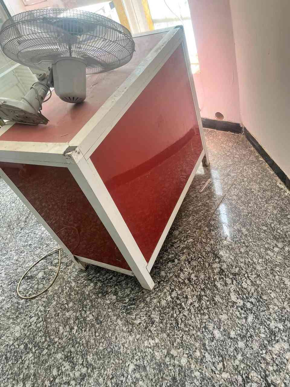 للبيع رفوف وعارضة جكاير الاستفسار علئ الرقم ***********
