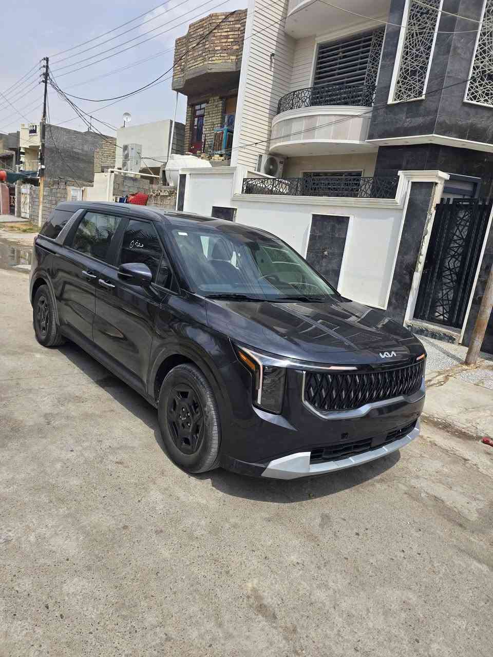 السلام عليكم كيا كرنفال بدون رقم  حره بسمي تحويل مباشر  موديل 26 ماشيه 8 الف بدون صبغ بنيد مبدل نفس لون ودعاميه هم نفس لون حادثه طخه برأس شاصي اليمن باقي كله بلادي محرك 6 سلندر.  وصور الحادثه ناشره سعر 245 وبيهه مجال للطيبين ***********
