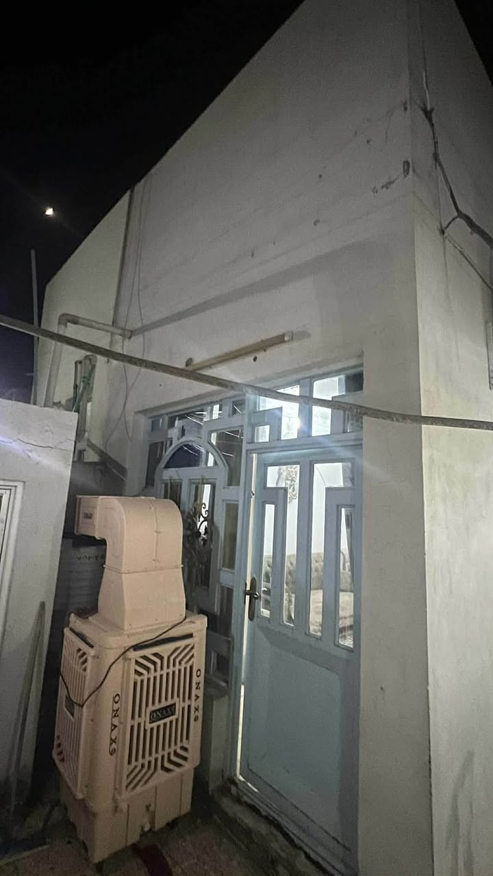 دار للبيع
حي المكرمه المساحه 94 متر طابق واحد بناء شيلمان البيت كلش نضيف يعني مو تفليش بي غرفه وصاله واستقبال ومطبخ وصحيات عدد 2 داخلي وخارجي السعر واتساب *********** مكانه بالضبط خلف مركز شرطه الوفاء بفرعين .
