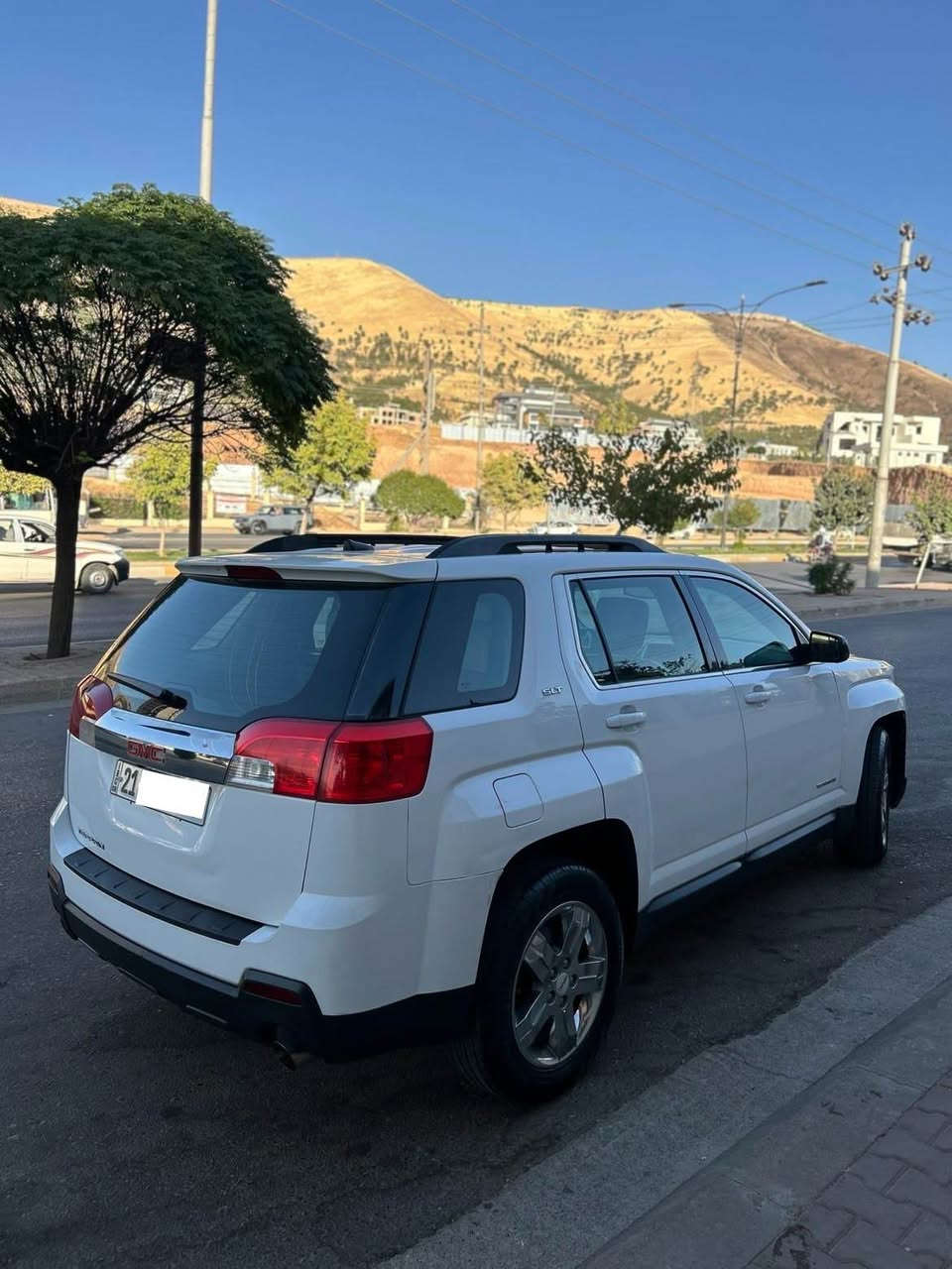 Gmc Terrain 2013 105$  
فول فول مواسەفاتی خلیجی بێ بۆیاخ 
نرخی ١٠٥$ و مەجالێکی کەم 
گۆڕینەوە ناکەم بەس فرۆشتن 
مواسەفاتەکانی( سڵاید - شەغال -ویل کرۆم - شاشە و کامێرا و تەحدید سرعە - دەبڵ گێڕ - سنوق جەگ و کارەبای ٤ تایەی لۆکی لەژێرە - ئاوێنە هیتەر - ناوزەرد و کوشن جلد و کارەبای و هیتەر - مکەبەرەی pioneer ) 
مەکینە ٦ بستۆن ١١٥ هەزار کم ڕۆیشتووە 
ڕەسمی سۆنەریم داناوە 
هەزەی نوێیەو سەنەوی تا ٢٠٣١ تازەیە بەناوی خۆمانەوەیە 
سلێمانی ناوشار 
*********** السليمانية, العراق
