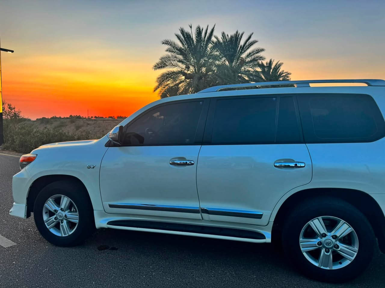 تويوتا لاندكروز VXR  2013
السيارة حلوة وما متعوبه بلخير ع ياخذها 
مضلله بيها باج تضليل من المرور 
المحرك:
8 سلندر 5.7
الممشى:
137 ألف كم
الحالة:
مكفولة كفالة عامة من الدعامية إلى الدعامية
بدون صبغ
بدون بارد
بدون رصعات
حتى الدعاميات بدون صبغ
 اللحية بدون صبغ
المواصفات (فول)
مواصفات لكزز معروفه
شاشة كبيرة لمس
حساسات
كاميرات
3 شاشات
فتحة سقف
مقاعد جلد
كار بلاي
شحن موبايل
8 إيرباق
تبريد مركزي
بصمة تشغيل
تشغيل عن بعد
ثلاجة
لايتات LED زينون
تحكمات ستيرن
فورويل
هوك
السيارة نظيفة جداً وتعتبر شبه زيرو
التايرات:
تخم تاير دنلوب الأصلي
المحرك والگير:
بشرط – غير مفتوح
السنوية:2030

 الاتصال:
***********
***********
