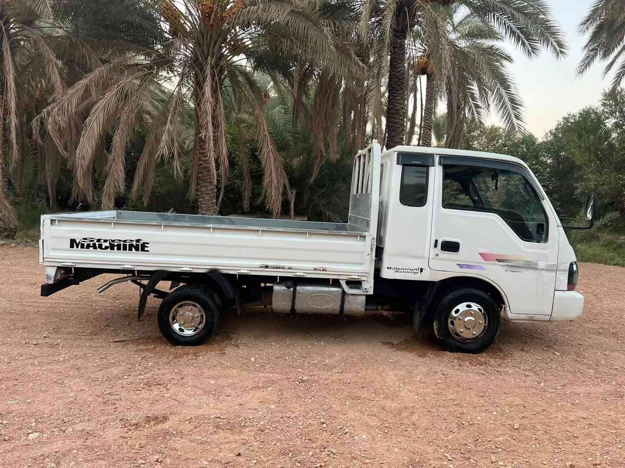 السلام عليكم فونتيرا ام عيون للبيع موديل 2001 رقم بغداد مشروع وطني  مكفوله من الكير والمحرك والشاصي ورقم شاصي تخم تاير كهرباءيات كله شغاله السعر 68 وبيه مجال مكاني بابل المسيب رقم الهاتف ***********
