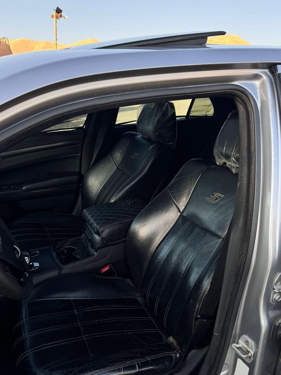 Chrysler s300
مواسەفات فول فولە
مۆدێلی 2014
کامل پێشی کراوە بە srt  لەحیە شۆڕ
سیستەمی سەتی بۆ دانراوە
بەرمەجەیە
سەیارەکە ساخە کۆد و ڕەقەمی بۆ کراوە 
تایبەتە لە جوانی ڕەقەم یەکە 
بۆ یەک دینار مەسروف مەگەڕێ
نرخی 95 گەڵا و مەجالێکی برایانە
ژمارەی تەلەفون 
***********
