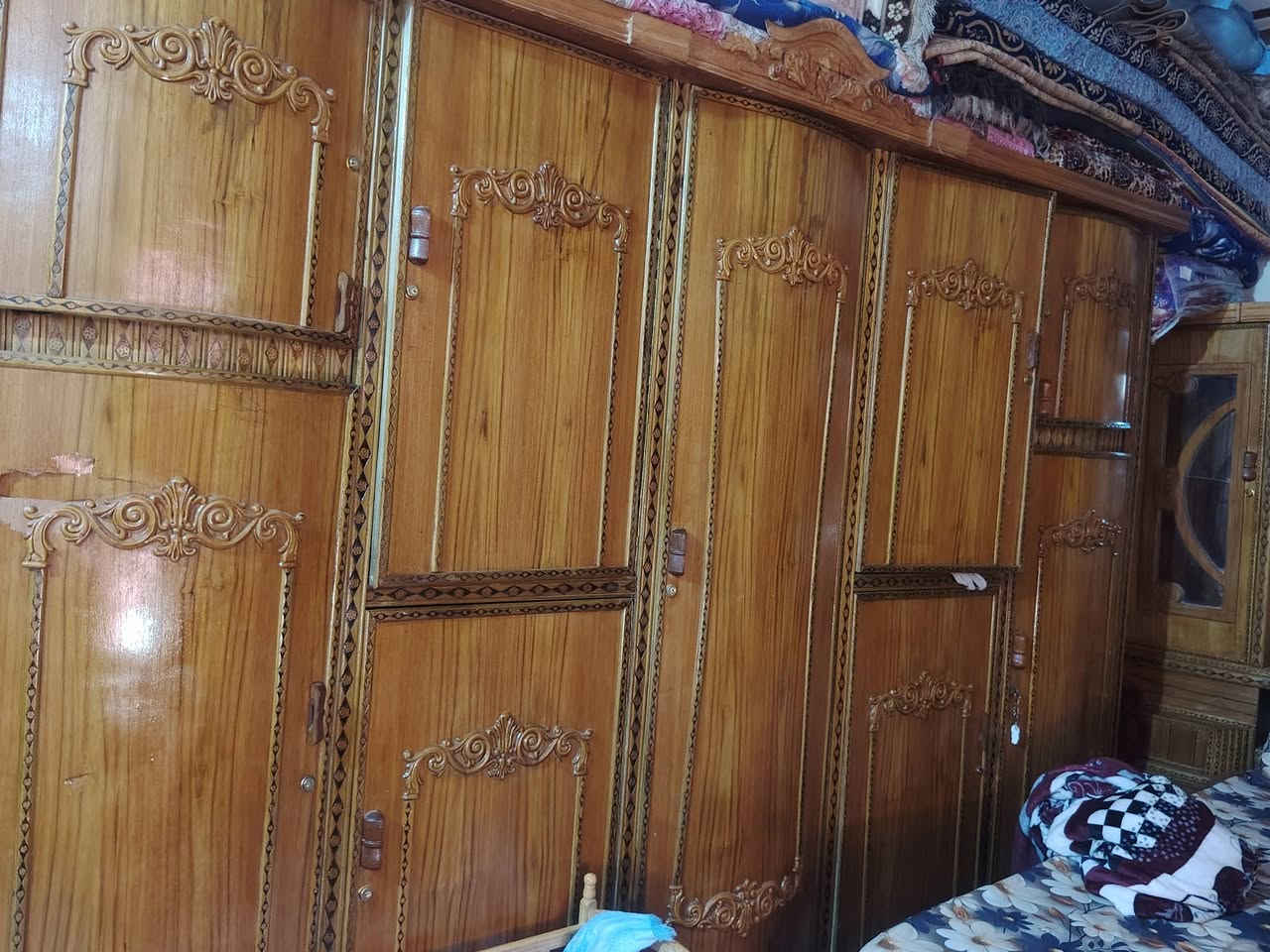 السلام عليكم غرفه للبيع جديده متوازي على بيعها يشهد الله جديده توني ماخذها خمس بيبان بالكنتور هاي الغرفه قدامكم وانتم شوفوها مكاني ديوانيه والسعر غايته ب 800 وبيها مجال وهذا رقم تليفوني ***********
