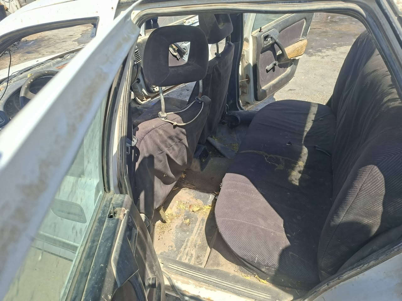 فكتره ٩٢ نضيفه بس مهموله ومتروكه الي ياخذه ويعمره حلوه محرك جديد كير جديد تخم تاير رقم مميز السعر ٢٣ وبيه مجال بسيط مكانه بغداد اليوسفيه ***********
