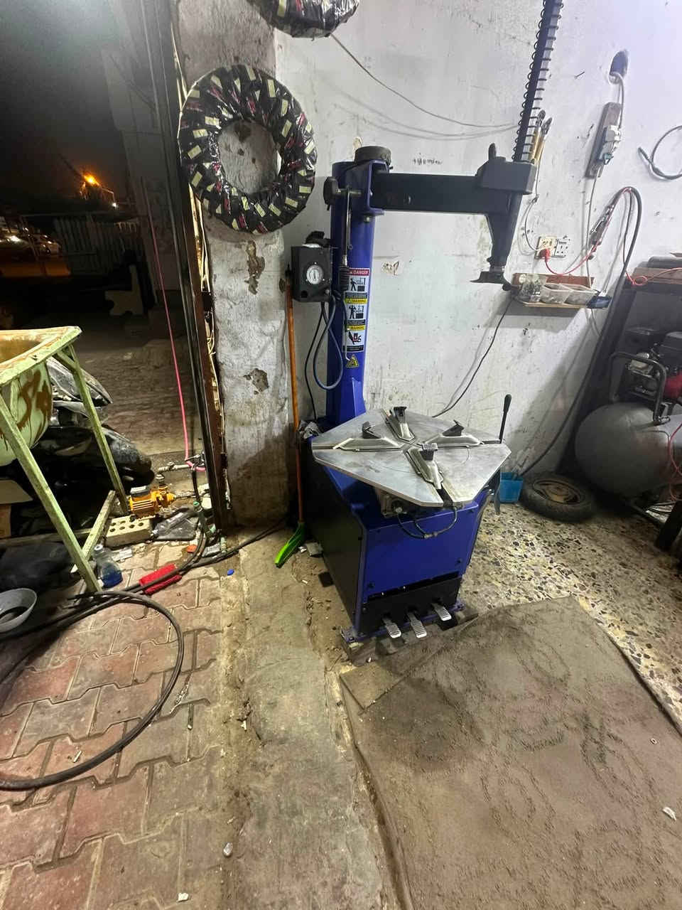 سلام عليكم حبايب محل لبيع   سعر 3500 محل كامل.  عندون مدين. الصدر ‭***********‬
