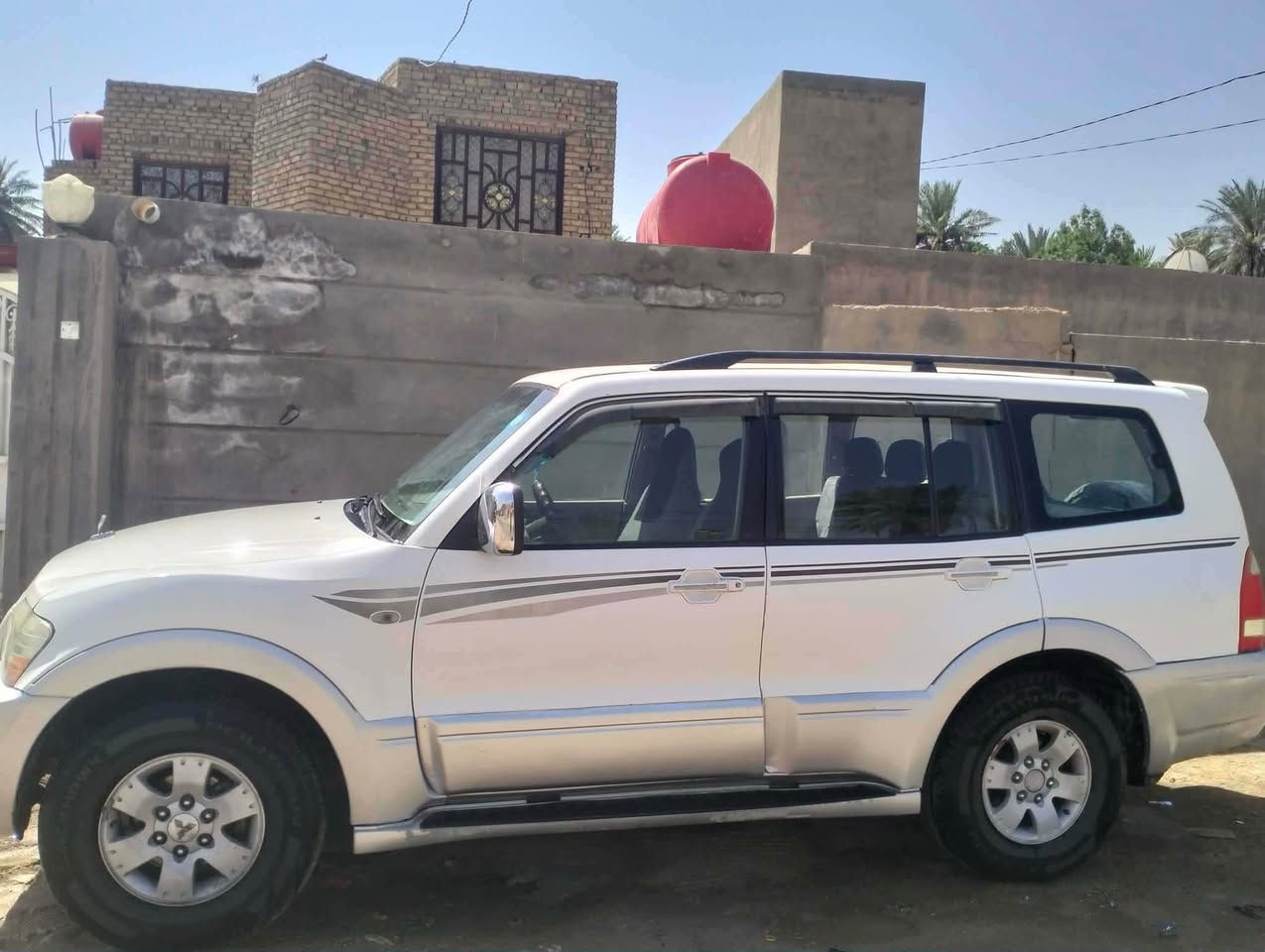 السلام عليكم  باجيرو 2004   رقم نكليزي سنويه 2030 السيارة جاهزة تخم تاير باتري جديد تبريد 3 قطع  ادامه محرك كامله جاهزة الخير مكفوله من الضربة صبغ عام جماليه 📍الديوانيه. السعر (80$) او بيهة مجال ***********
