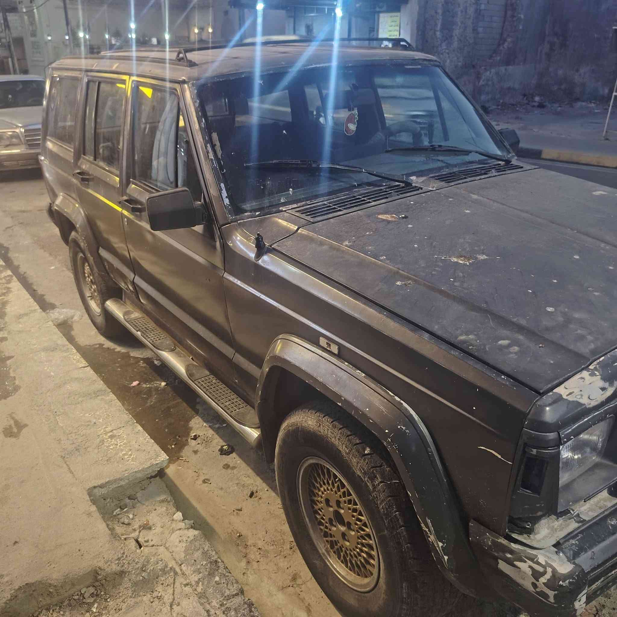 جيب شيروكي شخاطه 89 رقم الماني سياؤة مكانها الموصل شرط التحويل
سيارة مصروف عليها بس يحتاجلها شويه ترتيب من بره

مكينه بداية نفخ

طخم تاير جديد اكسن خلفي امامي جديد حدادية جديدة دوشمة جديدة فقط المكينه بداية نفخ
مكنية اصلية 6 

سعرها 35

***********
***********
