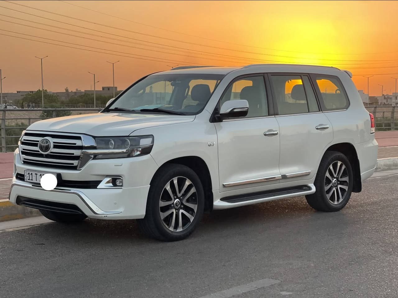 لاندكروز VXS • ٢٠١٨ • رقم بغداد