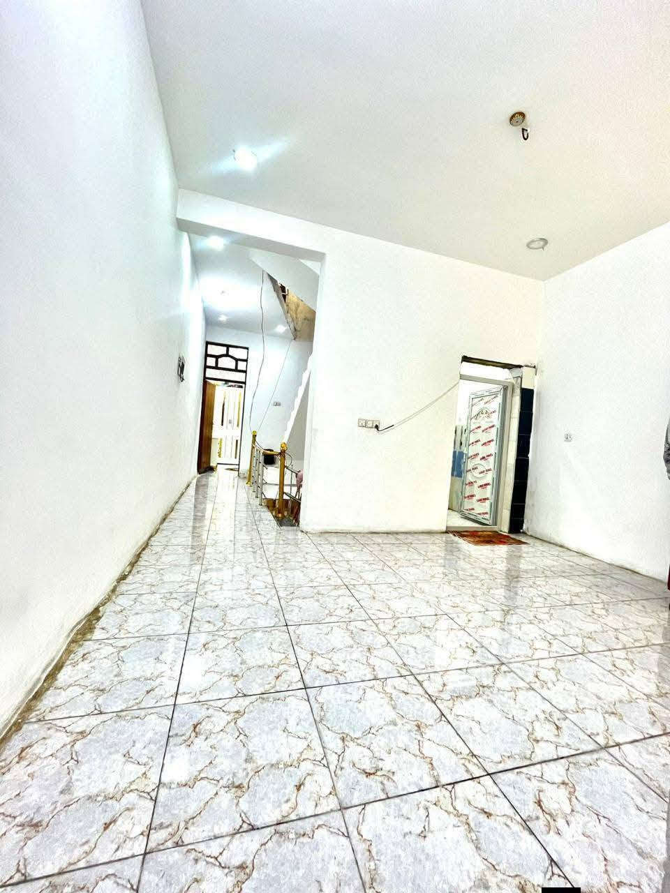 مشتمل للبيع بزين القوس نهاية شارع المله بناء جديد ونضيف مساحته 100 م طابقين الطابق الأول غرفه +ستقبال +مطبخ الطابق الثاني غرفتين +صاله+حمام

اي ستفسار موجود

 سعره 82

 *********** متواجد واتساب فقط
