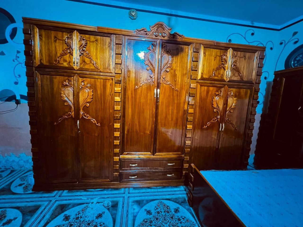 بسم الله الرحمن الرحيم
سلام عليكم
غرفه اخشاب للبيع صاج داخل وخارج غرفه نضيفه لسعر 850 وبيهة مجال
 الرقم ***********
