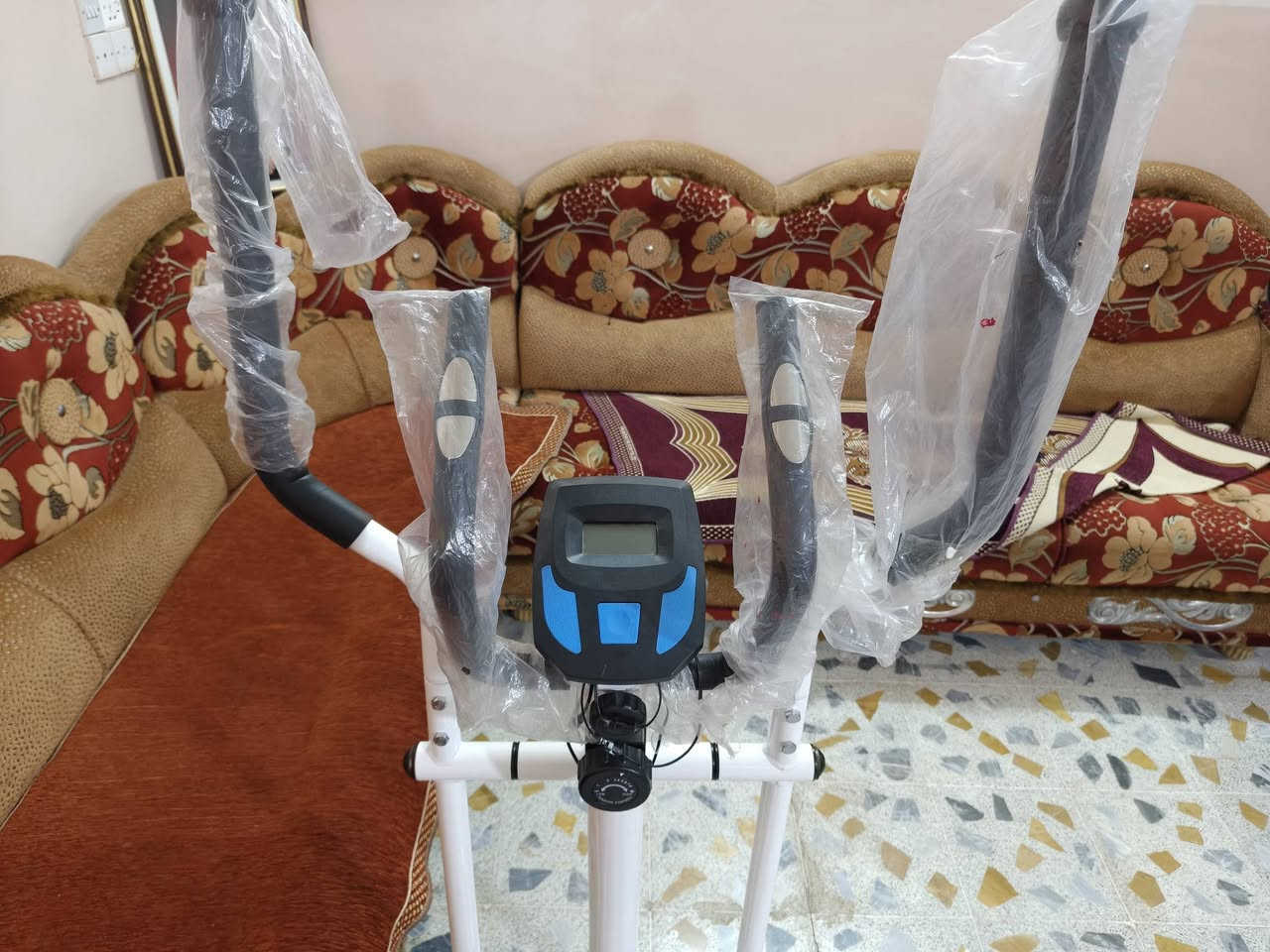 للبيع جهاز رياضي للتنحيف جديد غير مستخدم مكان اجميله خلف مشويات نايف العشم السعر ٢٥٠ ألف دينار للاتصال *********** و*********** يرهم قسطين بعد الضمان وحياكم الله
