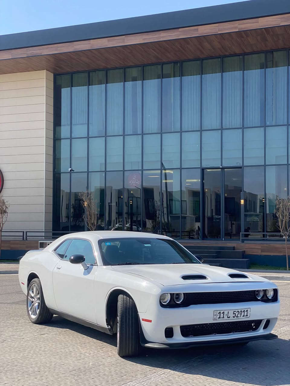 السلام عليكم شبابنة الطيبة للبيع : دوج تشالنجر GT | وحش العضلات الأمريكية ! 💥🔥
يا هلا ، ويا عين العقل للي يدور  بسعر ولقطة بالنسبة للموديل ما تتفوت! 🚗💨
تفاصيل الموتر والضربات (بكل أمانة وشفافية):
 * الـbody : چاملغين أماميات مصبوغات، البنيد + البيبان + التشاملغات الخلفية (نص صبغ) لتجميل المظهر.
 * النظام: السيارة الأصل GT AWD، وحالياً ملغي الـ AWD ومحولة RWD (دفع خلفي) للي يحب متعة القيادة والخفة بالطريق! 😎
أبرز مواصفات الـ GT :
 * ENGINE 3.6L V6 – محرك قوي واقتصادي بنفس الوقت
 * جير أوتوماتيك 8 نمر مع شفتات تحكم بالاستيرن (Paddle Shifters)
 * شاشة كبيرة تدعم Apple CarPlay & Android Auto
 * كاميرا خلفية + حساسات
 * كشنات جلد + كهرباء
 * نظام قيادة رياضي (Sport Mode)
 * ويل كب حجم كبير + كشافات LED
 * تبريد قطعتين ثلج ما شاء الله ❄️
وضع السيارة:
السيارة جاهزة من محرك وجير وتبريد، ما تحتاج درهم مصروف، تدق سلف وتتوكل! السعر بالخاص
📍 المكان: [بغداد (مجمع بدور بغداد )]
📞 للتواصل والاستفسار ( واتساب / اتصال ): 
***********

***********

صلّي على النبي، واللي شراي جاد يراسلني وما نختلف ويا الطيبين! 🤝✨
