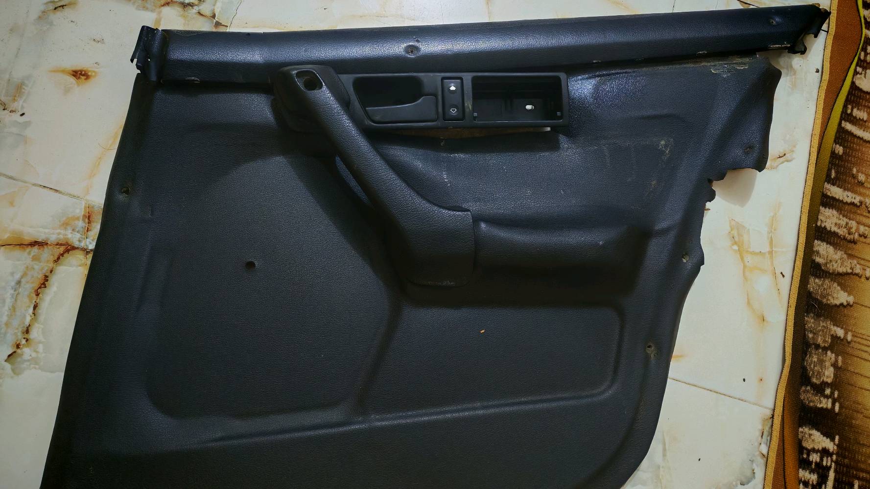 ابطاين بي ام 525 3نقص باب سايق 
سعر 60كلهن