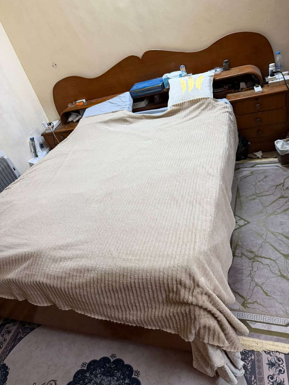 السلام عليكم غرفه تفصال خشب اصلي ست ابواب مع مندر ضغط عالي ابو ديباج بسعر مناسب جدا جدا للتواصل على رقم ***********

