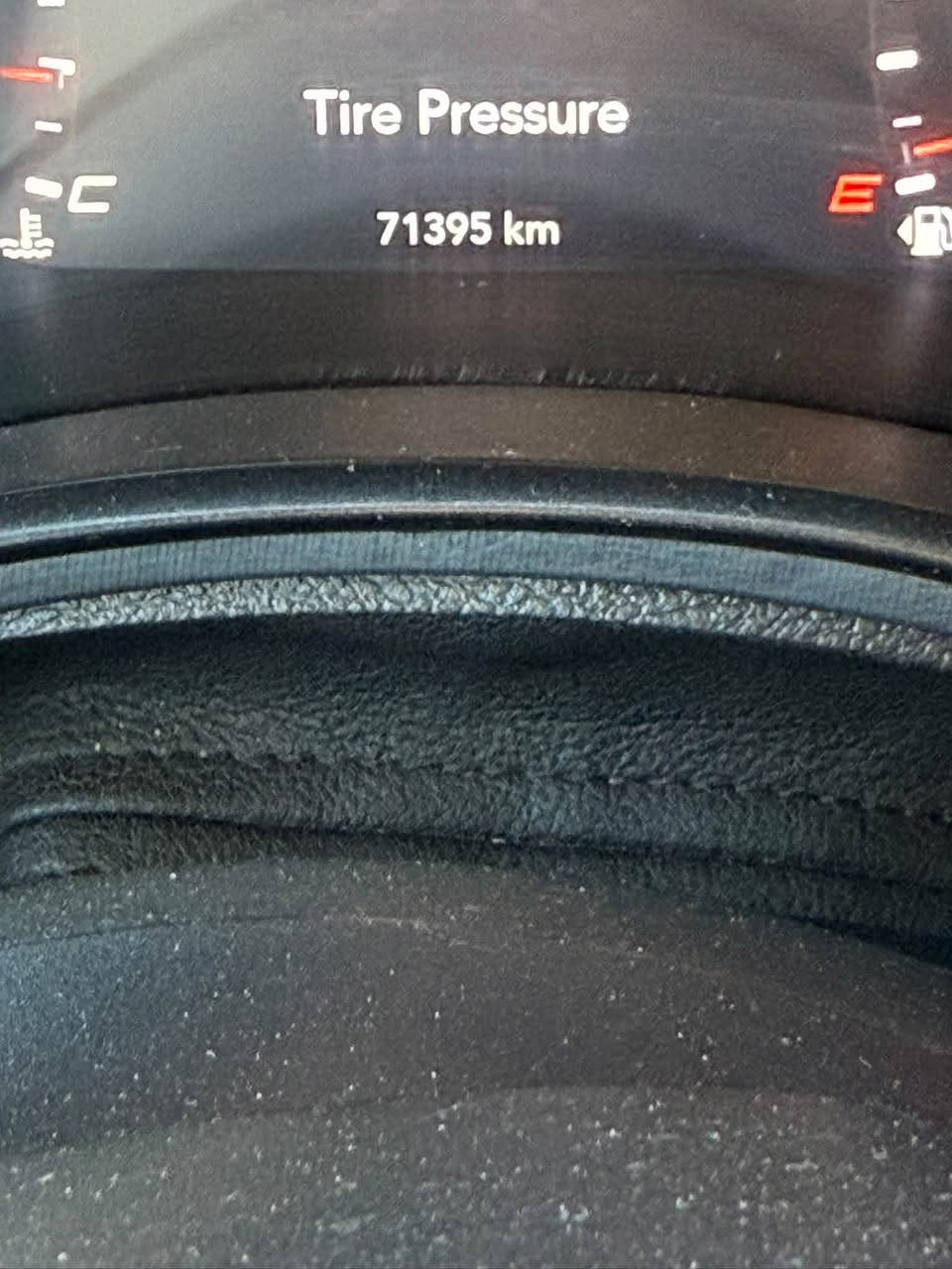 جارجر  دايتونا 2021 / Daytona)

المحرك : 5700/8V

الحالة :  قطعتين صبغ جاملغ +بنيد 

 

العداد : 71الاف KM 

مواصفات : DAYTONA 1/1

عدا فتحة 

اكسل قفل 3.9 SRT

لايتات زينون بلاد 
دبات السود

كشنات كنتارا كهرباء

كشنات ميموري خزن

شوتة رياضية بلاد مال دايتونا

فجوج برمبو 6 بستم 

كشنات تدفئة + تبريد + ستيرن هيتر

شفتات ستيرن + مودات رياضية بشاشة

شاشه كبير + حساسات وكاميرا

السيارة كلها مختمة Daytona

السياره كلشي بيها بلادي حجرها وتفاصيلها ستوك

السعر 220$ وبيها مجال وماكو دايتونا 21 بهيج سعر 

رقم بغداد انكليزي هزه وسنويه جديده  مكاني بغداد  باسمي 

*********** واتساب
