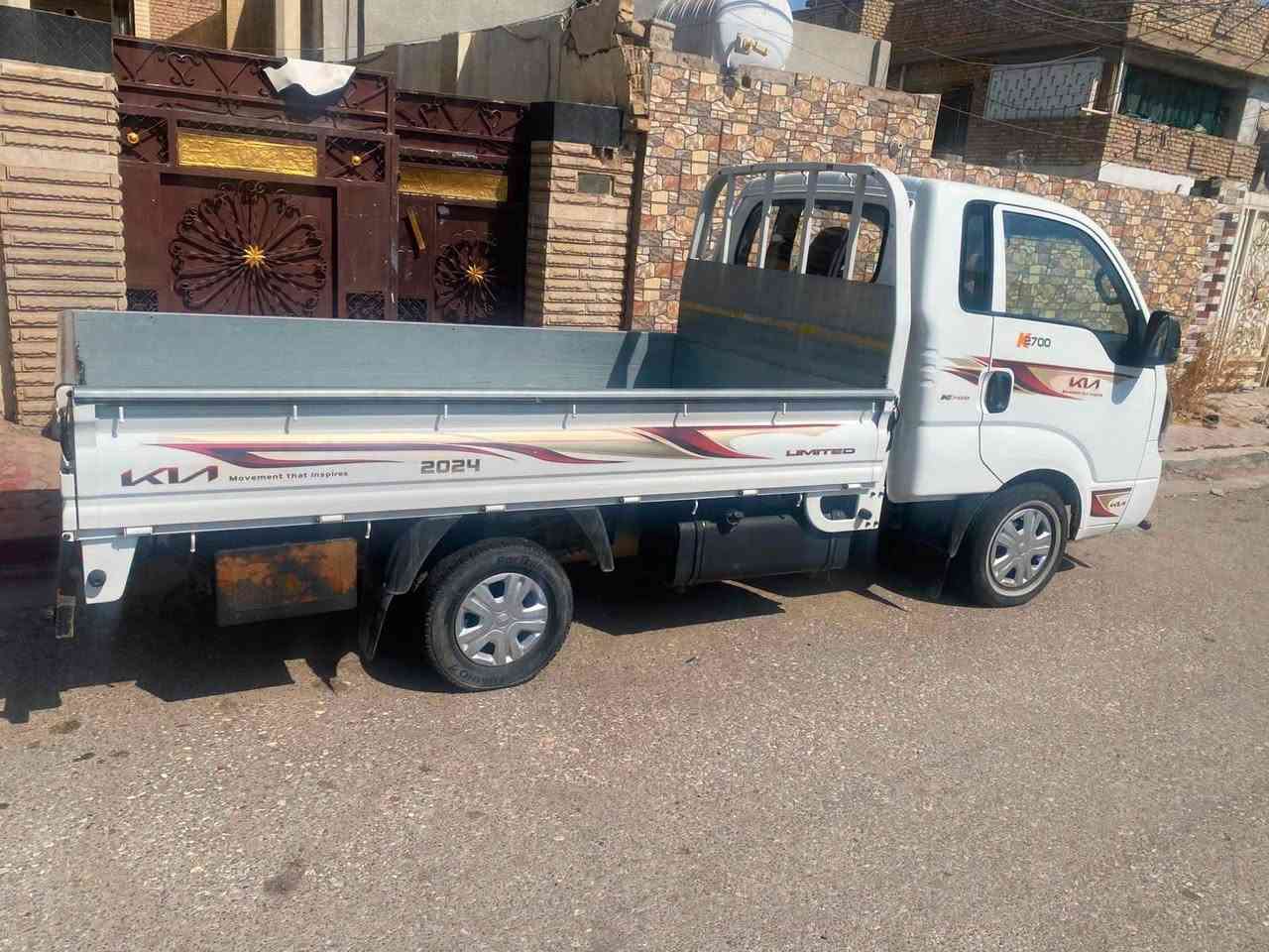 كيا بنكو 2024
رقم بغداد 
ممشا 38،000km
 2700
السيارة مكفولة كفالة عامة من كلشي وين تحب تفحص افحص 
مكانها بغداد الحارثية 
للاستفسار رقم صاحبها ***********
