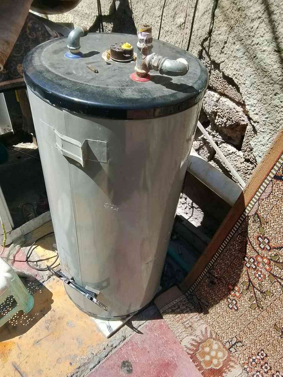 كيزر وسماور وصوبه زيتيه شغالات ونضيفات حيل كلهن 100قفل بغداد العبيدي توصيل ماعندي ***********
