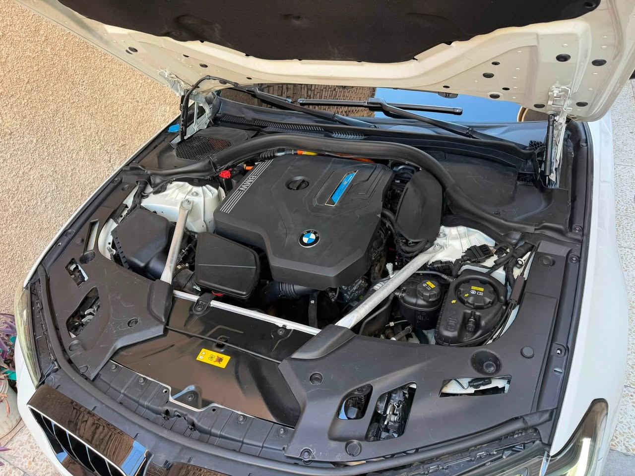 السلام عليكم
‏  2023  BMW 530e G30
بلگن
يعني ٣ انظمه تشغيل 
بانزين 
هايبرد 
شحن   
عداد المسافة :٧٢ الف كيلو 
رقم بغداد دولي الجديد 
باسمي
حجم المحرك : توين توربو ( 4,سلندر )
ملاحظة السيارة : راجع سستم عدى بردة السايق 🛑الحادث  ربع جاملغ الايمن بيه كلير قليل موضحة الضربة بلصور
السياره صفر مسج ولا عطل 
فول فول مواصفات 1/1
فتحة سقف
دركة كاربون اصلي 
شفتات كاربون
دواخل مختمه m
كيج الكتروني
بصمة ابواب
بصمة تشغيل
سيتم سماعات harmen 
شاشة دشبول ديجيتال
شاحن هاتف لاسلكي 
داتا شو 
كاميرة خلفي
كير ماوس
شفتات كير استيرن 
هاند بريك بصمة
اوتو هولد ،𝐀𝐔𝐓𝐎 𝐇𝐎𝐋𝐃
اوتو ستارات،𝐀𝐔𝐓𝐎 𝐒𝐓𝐀𝐑𝐃
اوتو ستوب ,𝐀𝐔𝐓𝐎 𝐒𝐓𝐎𝐏
رادار امامي (تحديد مسار)
رادار جانبي  (نقاط عمياء)
رادار خلفي (التحذير من الاصطدام)
حساسات °360
حساسات امامي 
حساسات جانبي
حساسات خلفي
نظام ,𝐄𝐂𝐎
نظام ,𝐍𝐎𝐑𝐌𝐀𝐋
نظام ,𝐒𝐏𝐎𝐑𝐓
نظام ,𝐓𝐎𝐖/𝐇𝐀𝐔𝐋
نظام ,𝐒𝐋𝐈𝐏𝐏𝐄𝐑𝐘
داخل ليد 𝐋𝐄𝐃
ابل كار بلي
تحكم استيرن
عليها ppf ب $2000
استيرن تدفئة
كشنات جلد 
كشنات كهربائي 
كشنات خزن+ميموري
كشنات تبريد
مرايات كاربون
دوسة كاربون
جناح صغير اصلي
كشنات دفئة 
صندوق شفط كهربائي 
لايتات ليد وعدسة زينون بيلادي
بلوجكترات 𝐋𝐄𝐃 بيلادي
بكلايتات 𝐋𝐄𝐃 بيلادي
ويل كروم سبورت
شباك led اصلي 
تخم تاير جديد قبل كوم يوم بدلته
دهن و ماء أصليات مبدل وكالة منتظر اوتو 
تفاصيل اكثر الاتصال على الرقم 
***********
سياره كامله و جاهز دينار مصرف مابيها 
-
