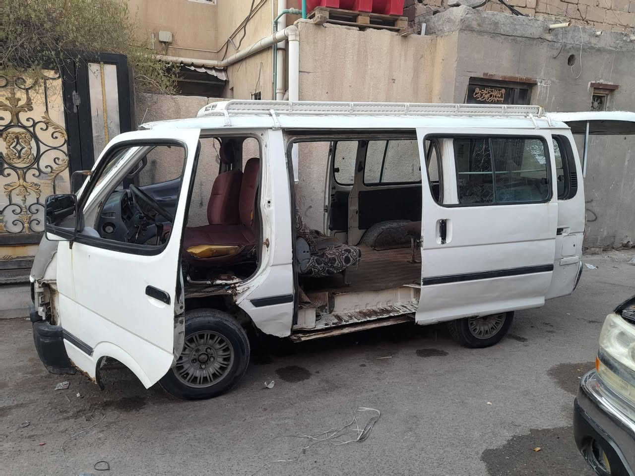 كيه هايس ياباني مديل ( ١٩٩٢) مكينه وكير ونجي اوتماتيك نضيفات راعي موجود رقم الماني بصره حرف اليف سنويه عظم عاج الك يمي بس راعي ١١ راكب بابين يكنه ويسره  مكان سياره بصره السعر ( ١٢)  وبيه مجال وهذا رقمي  ( ***********)( ***********)
