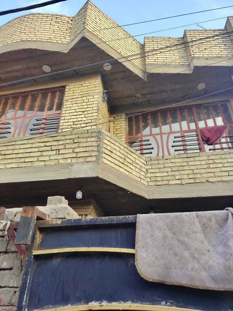 دار للبيع • ١٠٠م • سعر مناسب