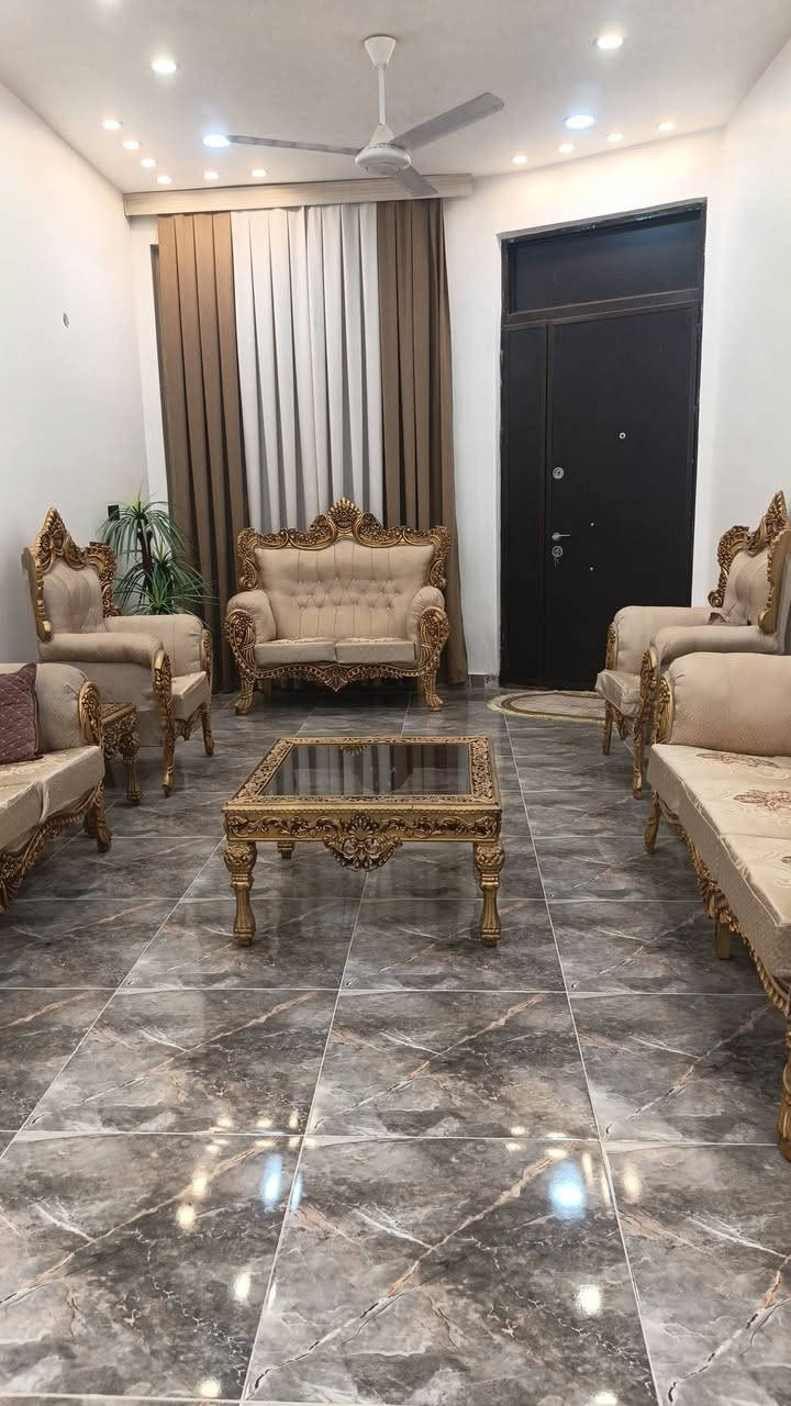 السلام عليكم بيت للبيع مساحه300متر بناءلبيت مساحه 160متر حديقه 140متر مساحه كليه 300متر بناء درجه اوله طابو صرف عنوان سلمان باك منطقه تصنيع قريب قاعة اوسكار قريب شارع عام بيت ركن استفسار ***********

