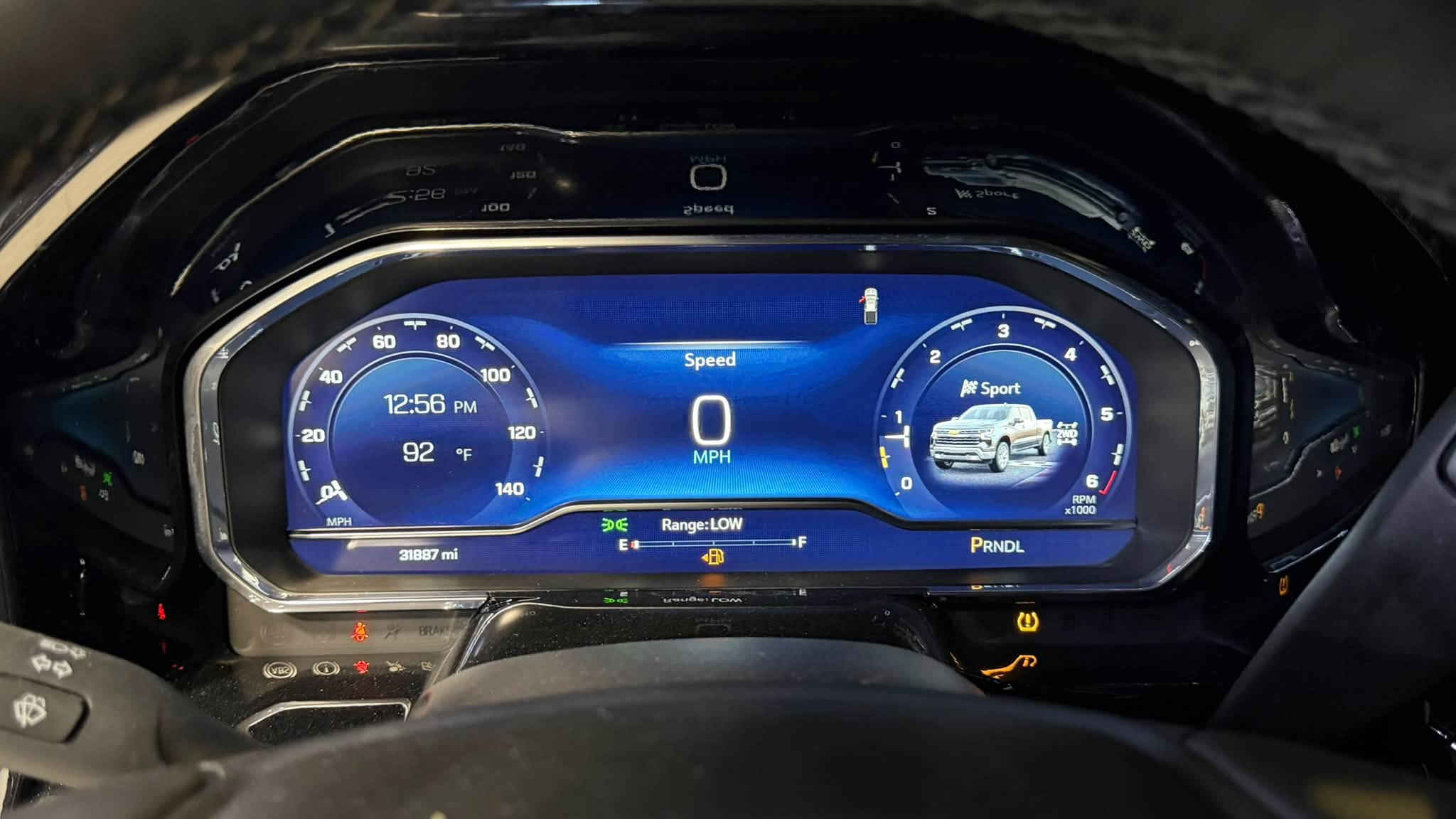 Chevrolet Silverado 
2024 LT 
4i - 2.7 - 4x4

بسمە و شغال
شاشە و کامیرە
لایت لید
بگ لایت لید
کوشین کهرابایی
کوشینات هیتر
سوکان هیتر
سلایت
دبل اکسل
رادار
باب طویل
بودی قصیر
ویل 20

31.000 mile
2 قطعە صبغ
سعر 295 ورقه

معرض ( مەدینە ) اربیل شارع ١٠٠م
***********
***********
