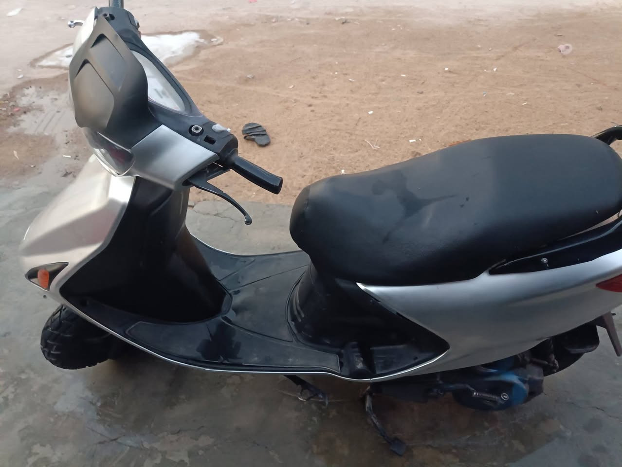 سلام عليكم فراشه فحل اللبيع دراجه كلشي شغال بيه مامفتوحه دراجه شاير بك لايت شغال كيچ طوافه عاطل بس مال سرعه شغال سعر 650مكاني نجف وهاذه رقمي ***********
